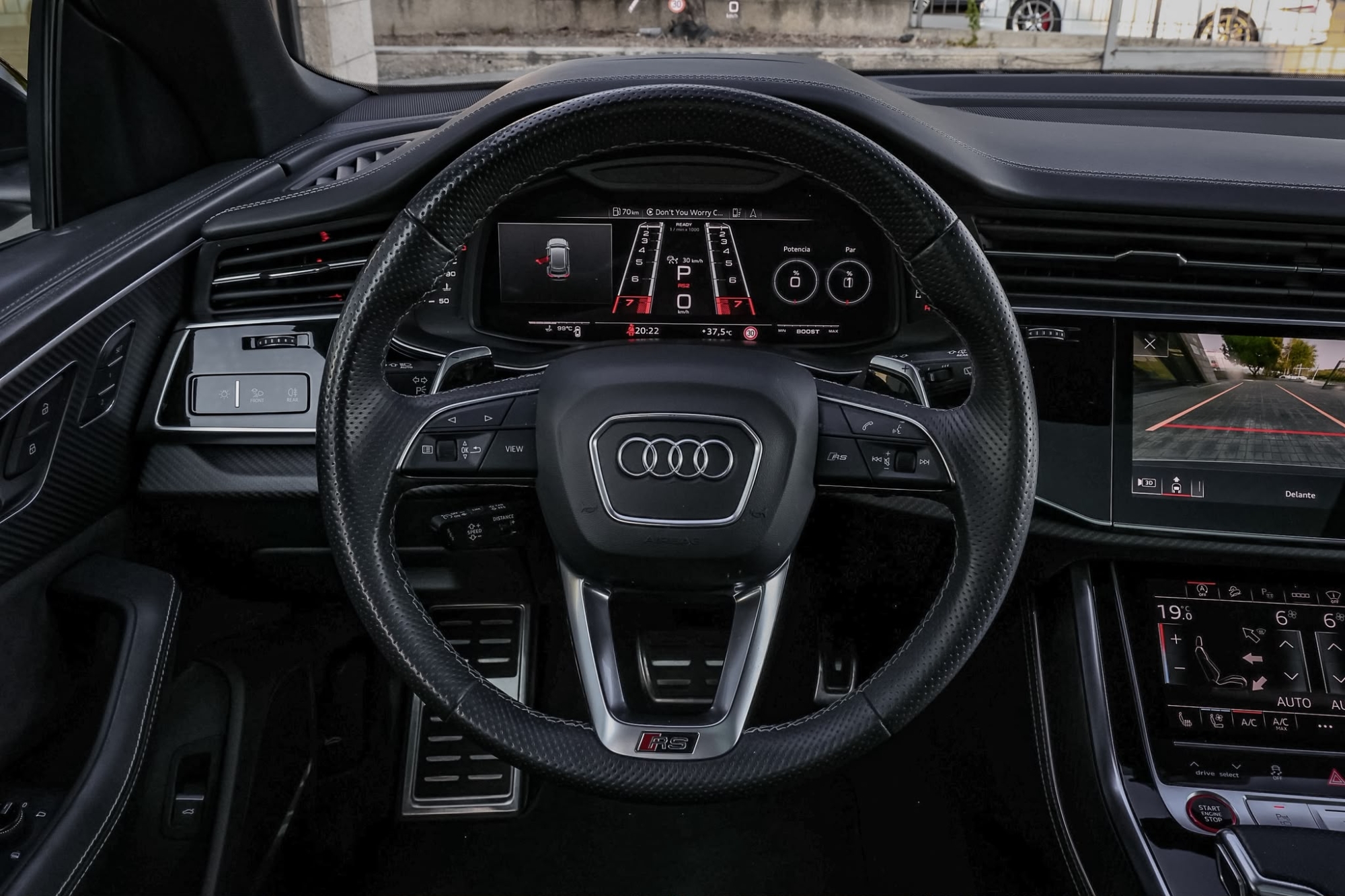 AUDI RSQ8