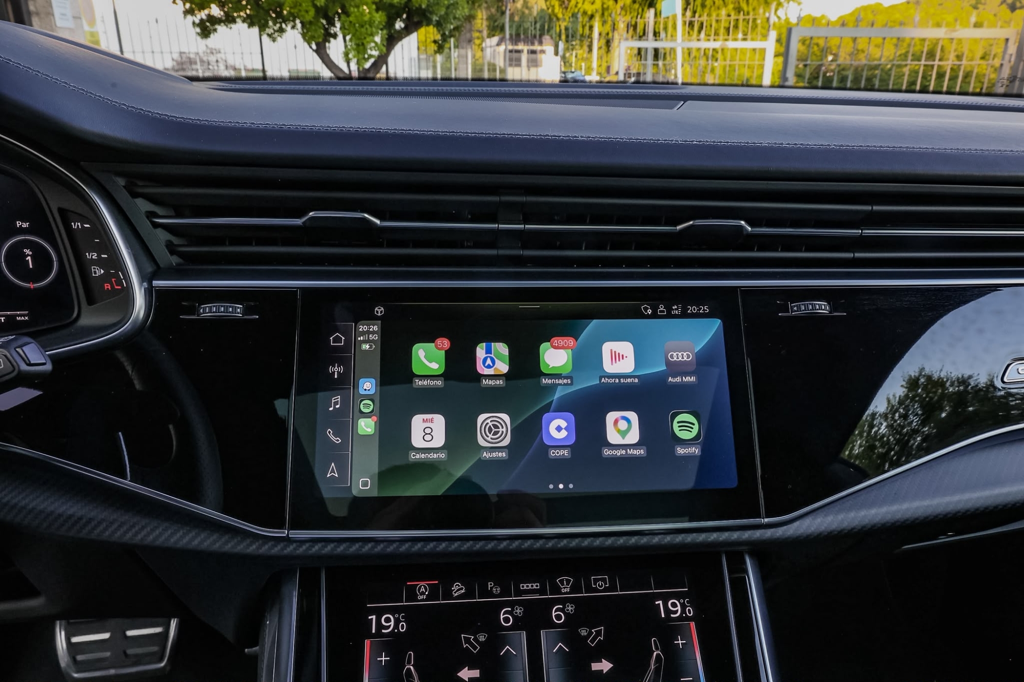 AUDI RSQ8