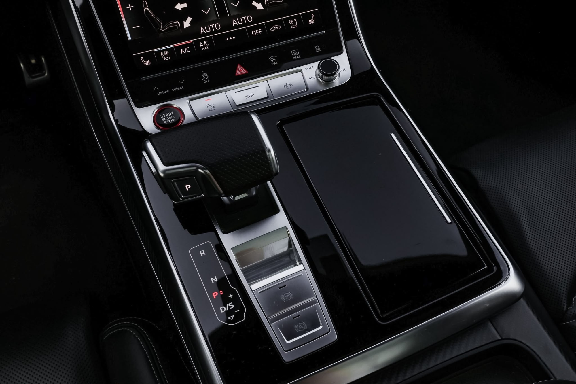 AUDI RSQ8