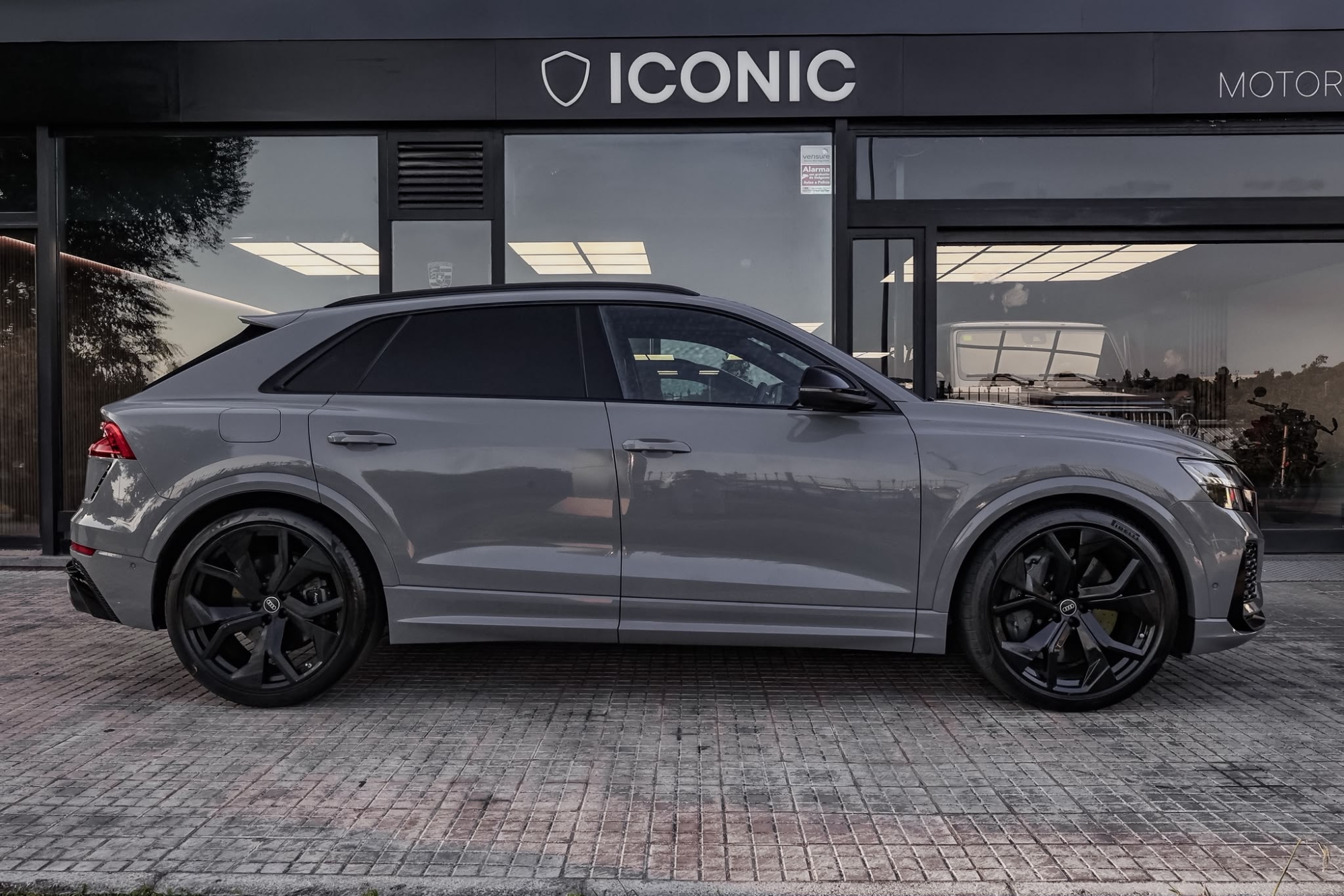 AUDI RSQ8