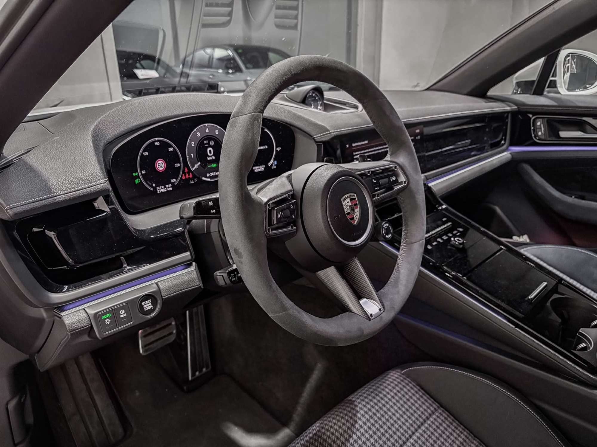 PORSCHE PANAMERA 4 E-HYBRID