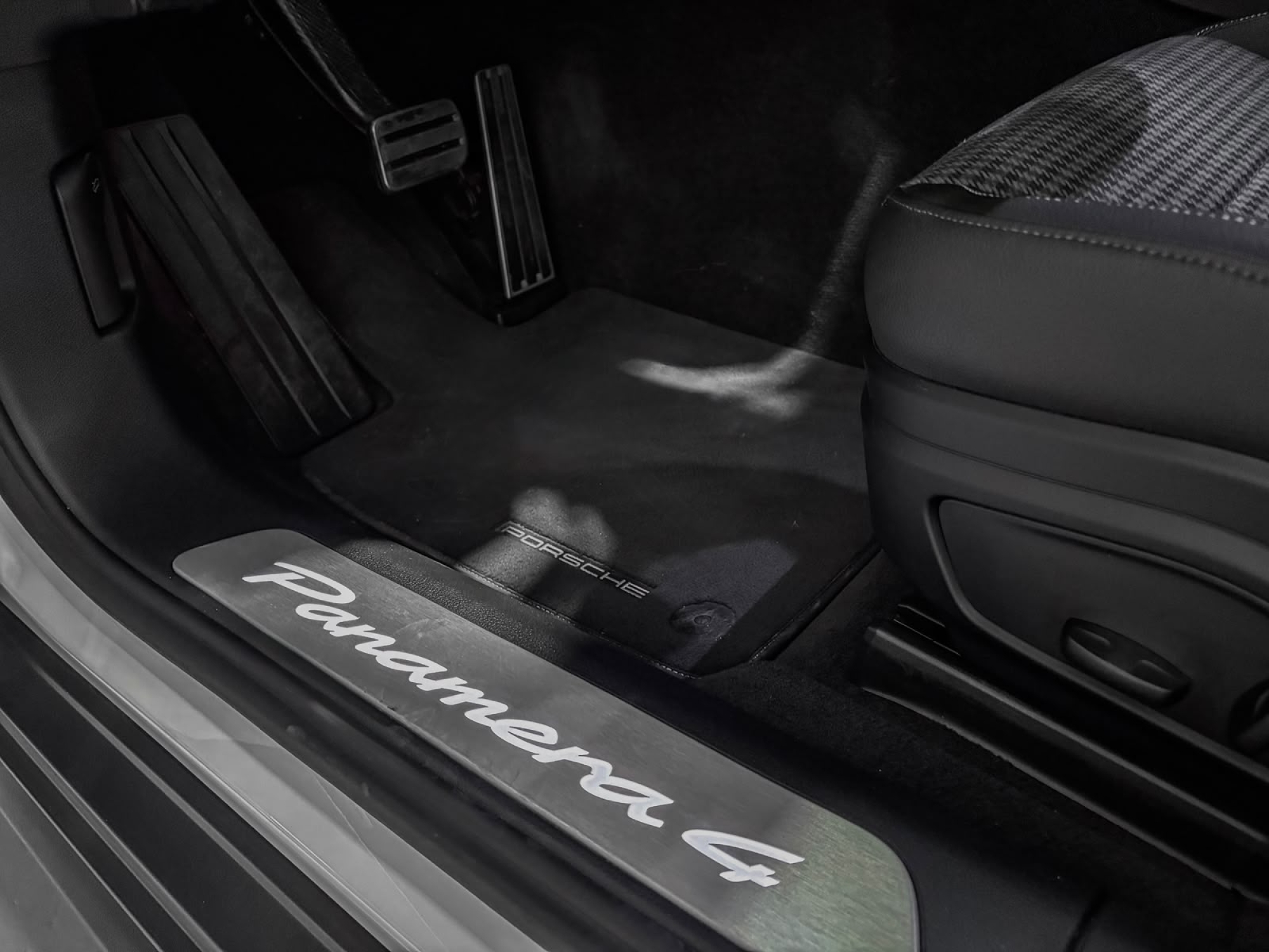 PORSCHE PANAMERA 4 E-HYBRID