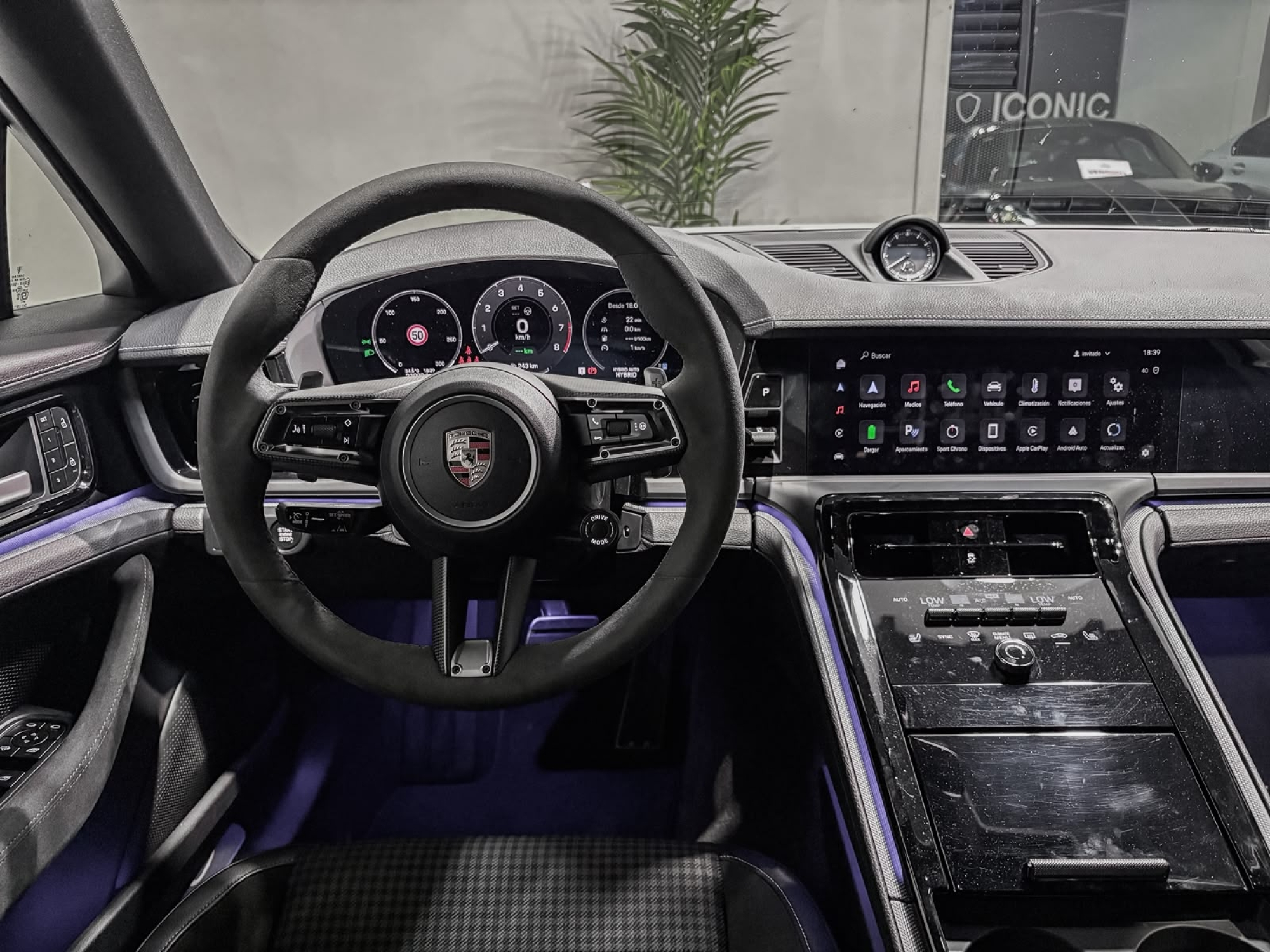 PORSCHE PANAMERA 4 E-HYBRID