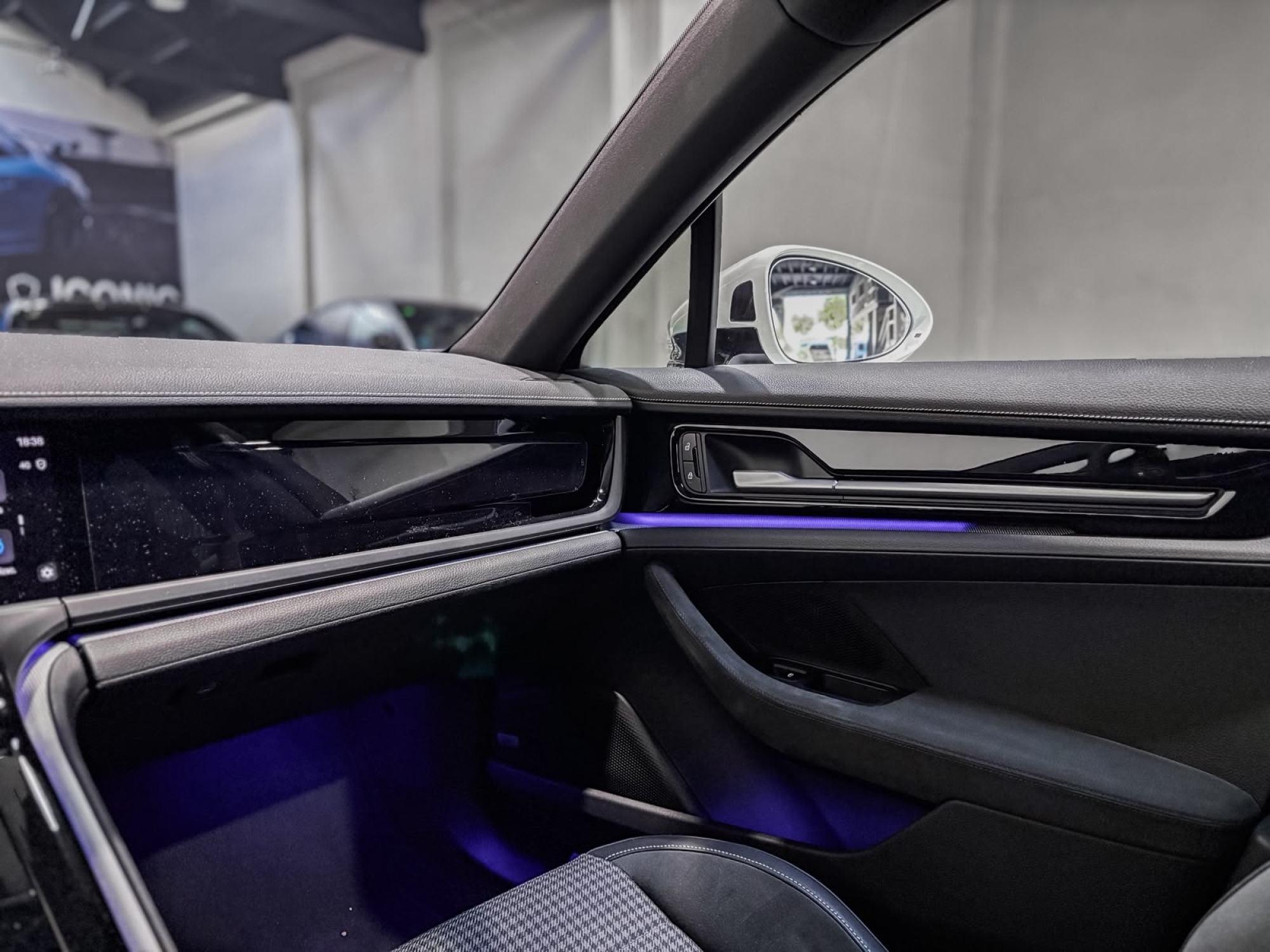 PORSCHE PANAMERA 4 E-HYBRID