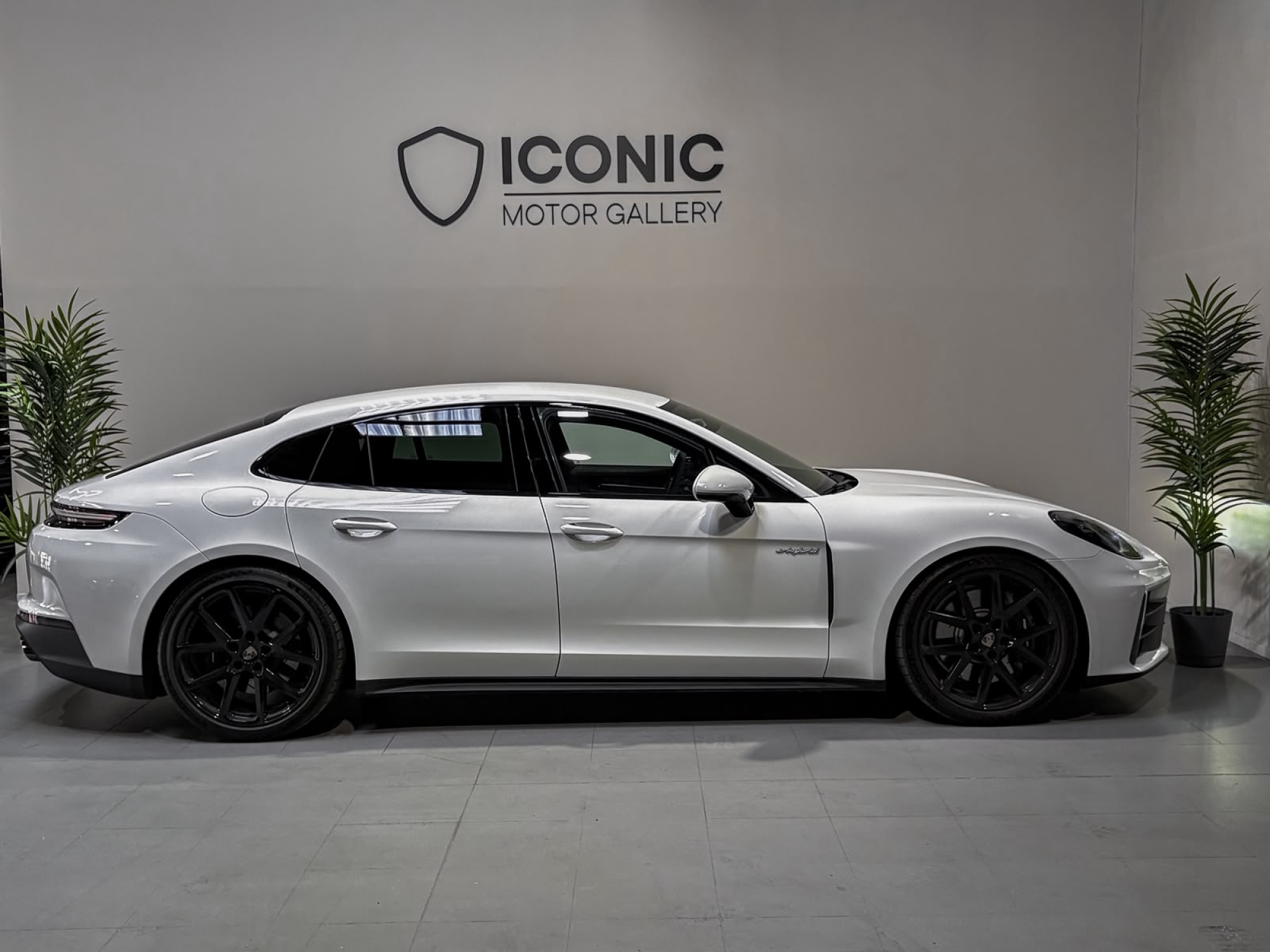 PORSCHE PANAMERA 4 E-HYBRID