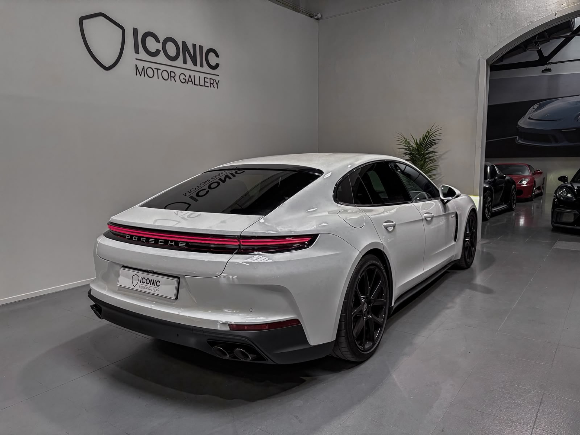 PORSCHE PANAMERA 4 E-HYBRID