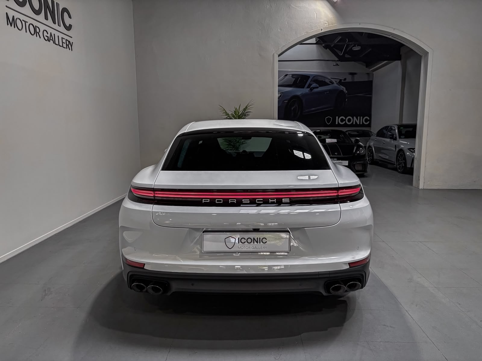 PORSCHE PANAMERA 4 E-HYBRID