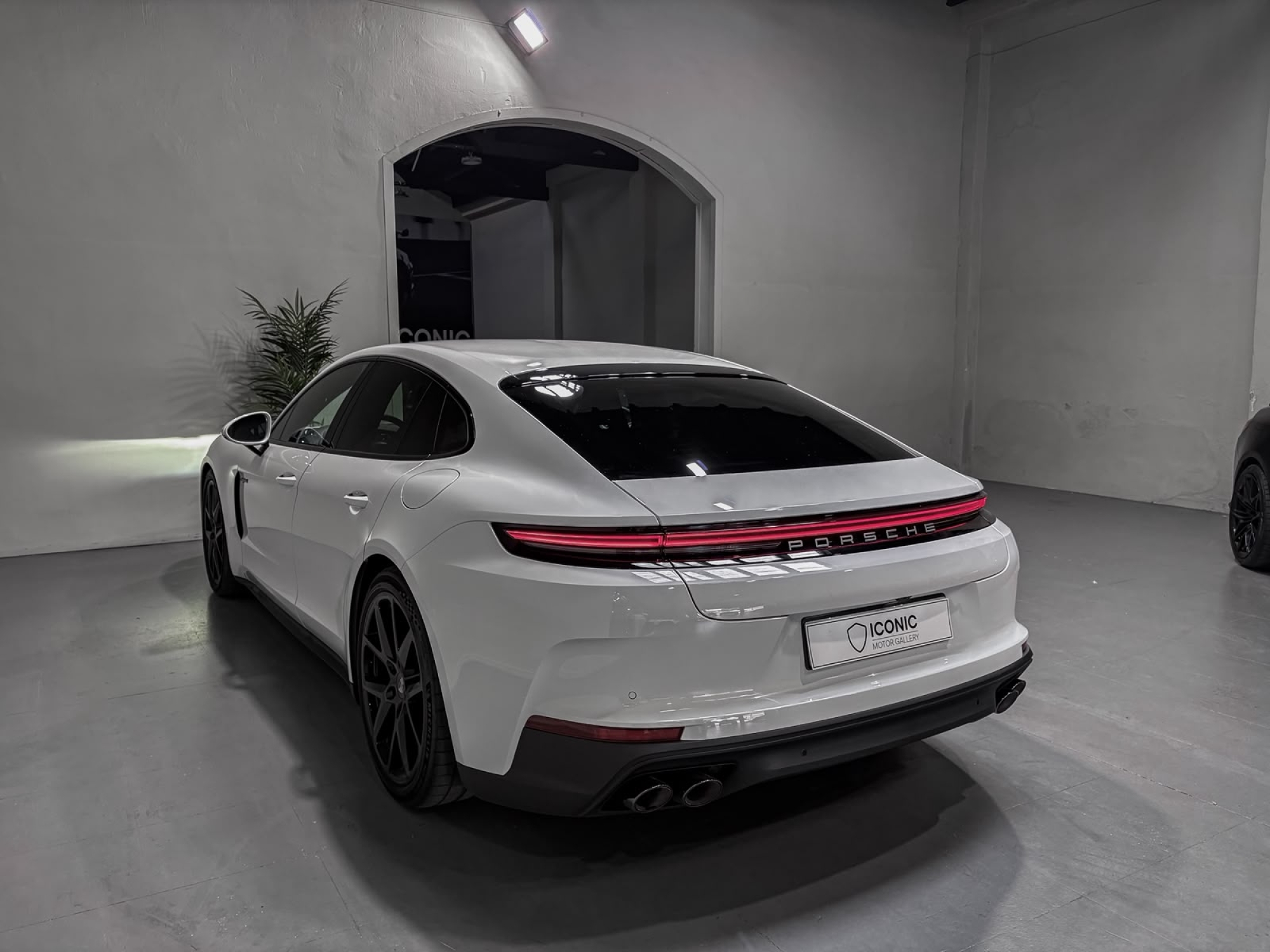 PORSCHE PANAMERA 4 E-HYBRID