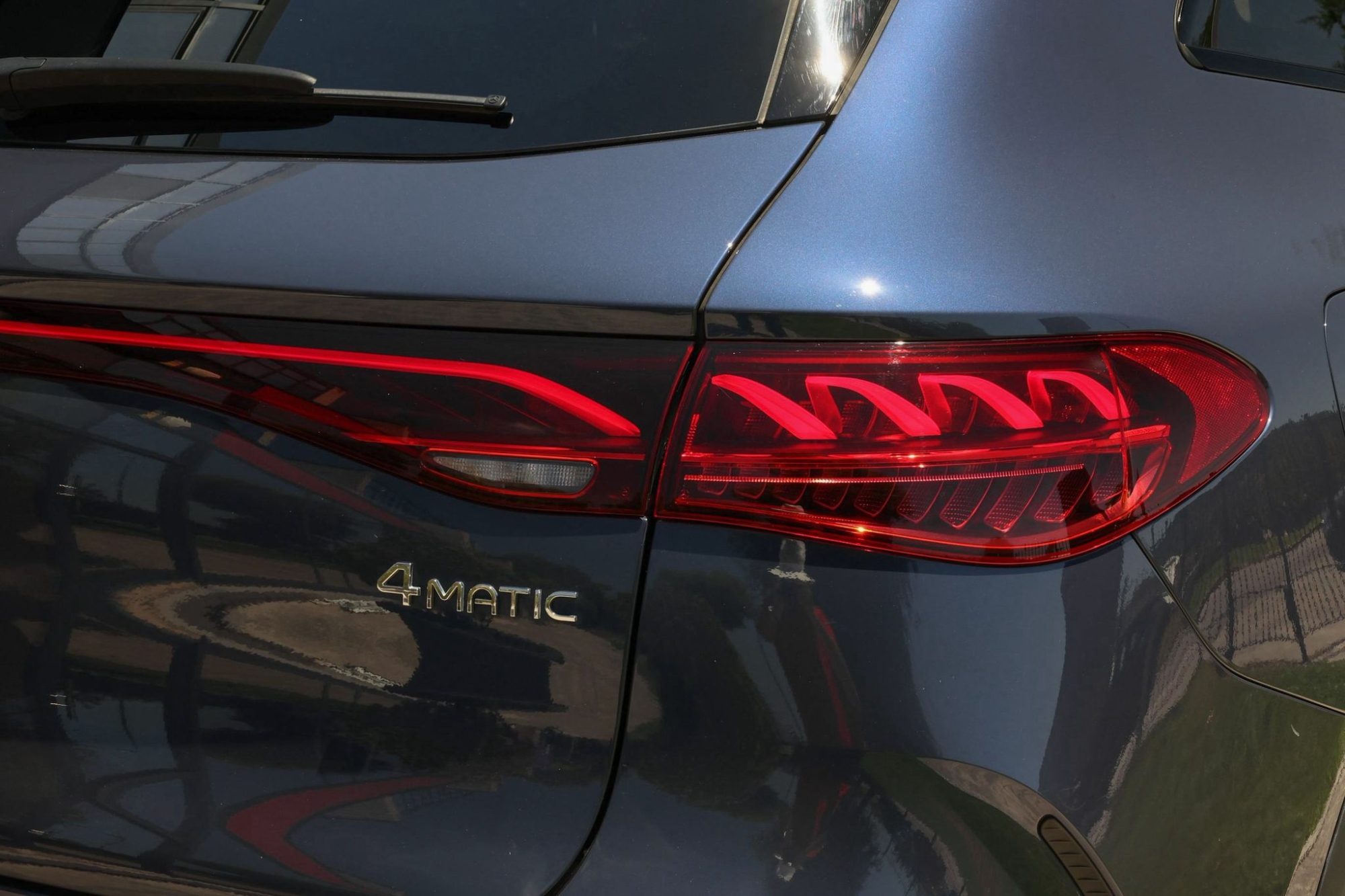 MERCEDES-BENZ EQE 350 4MATIC SUV