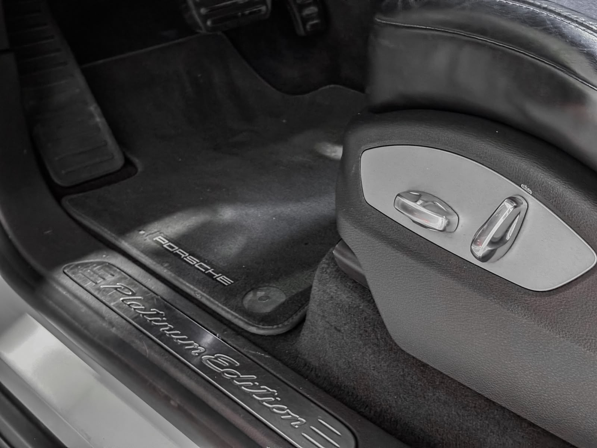 PORSCHE CAYENNE PLATINUM EDITION