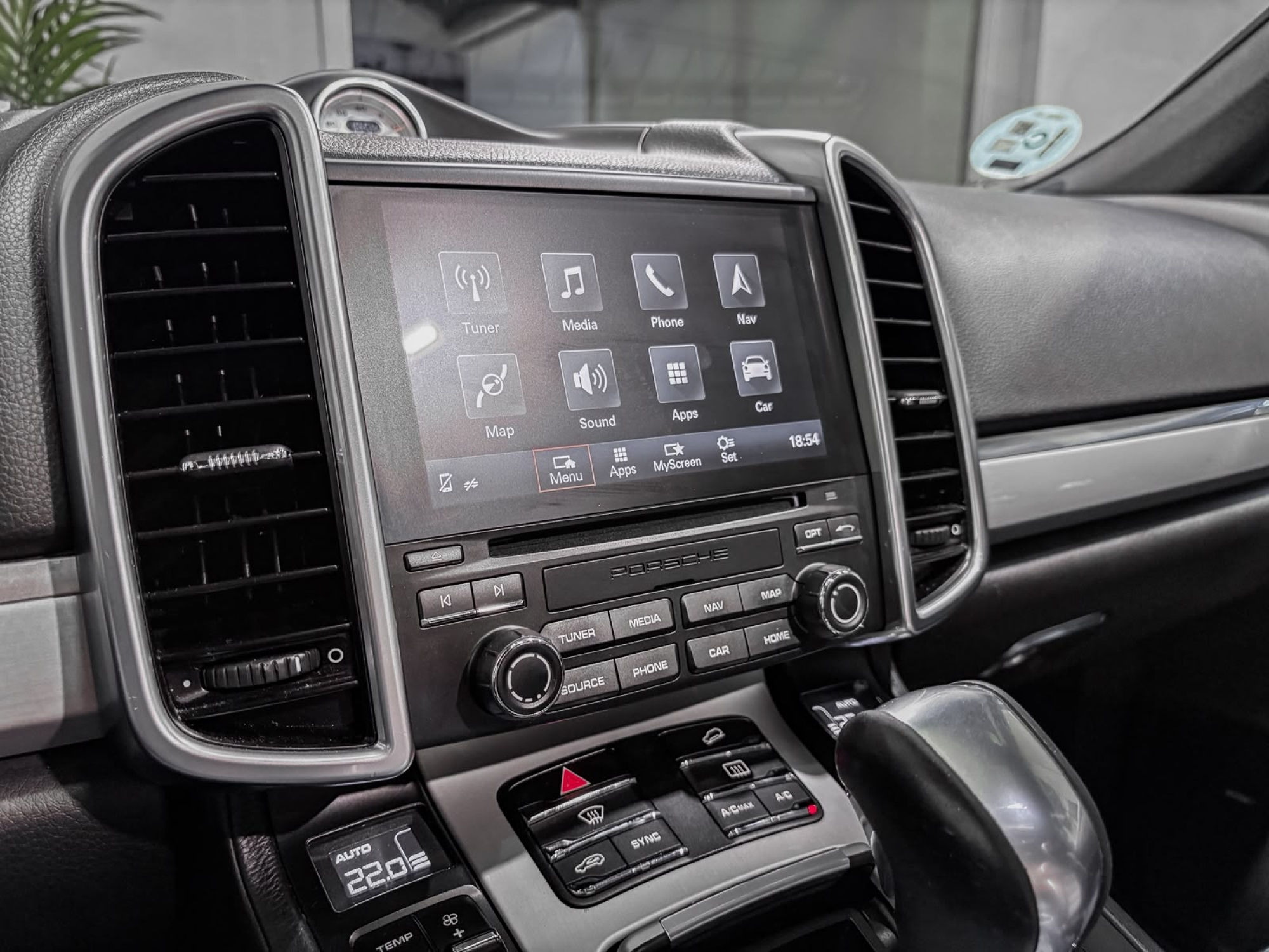 PORSCHE CAYENNE PLATINUM EDITION