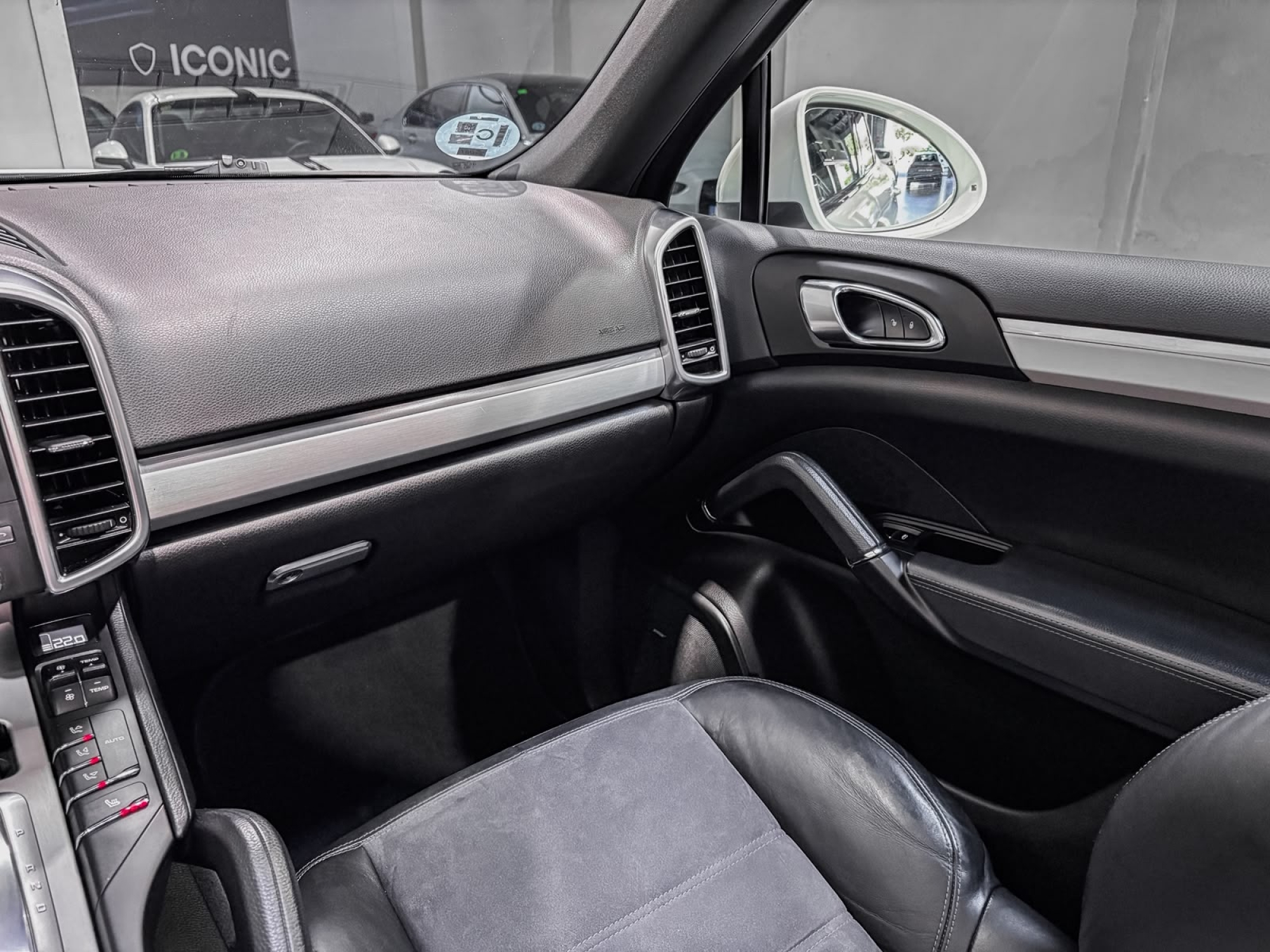 PORSCHE CAYENNE PLATINUM EDITION