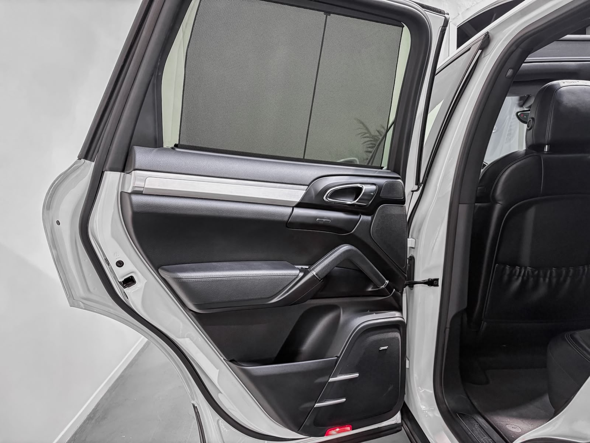 PORSCHE CAYENNE PLATINUM EDITION