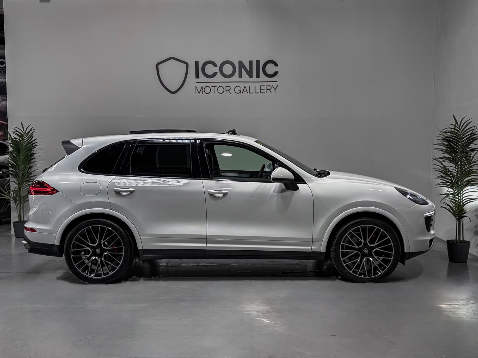 PORSCHE CAYENNE PLATINUM EDITION
