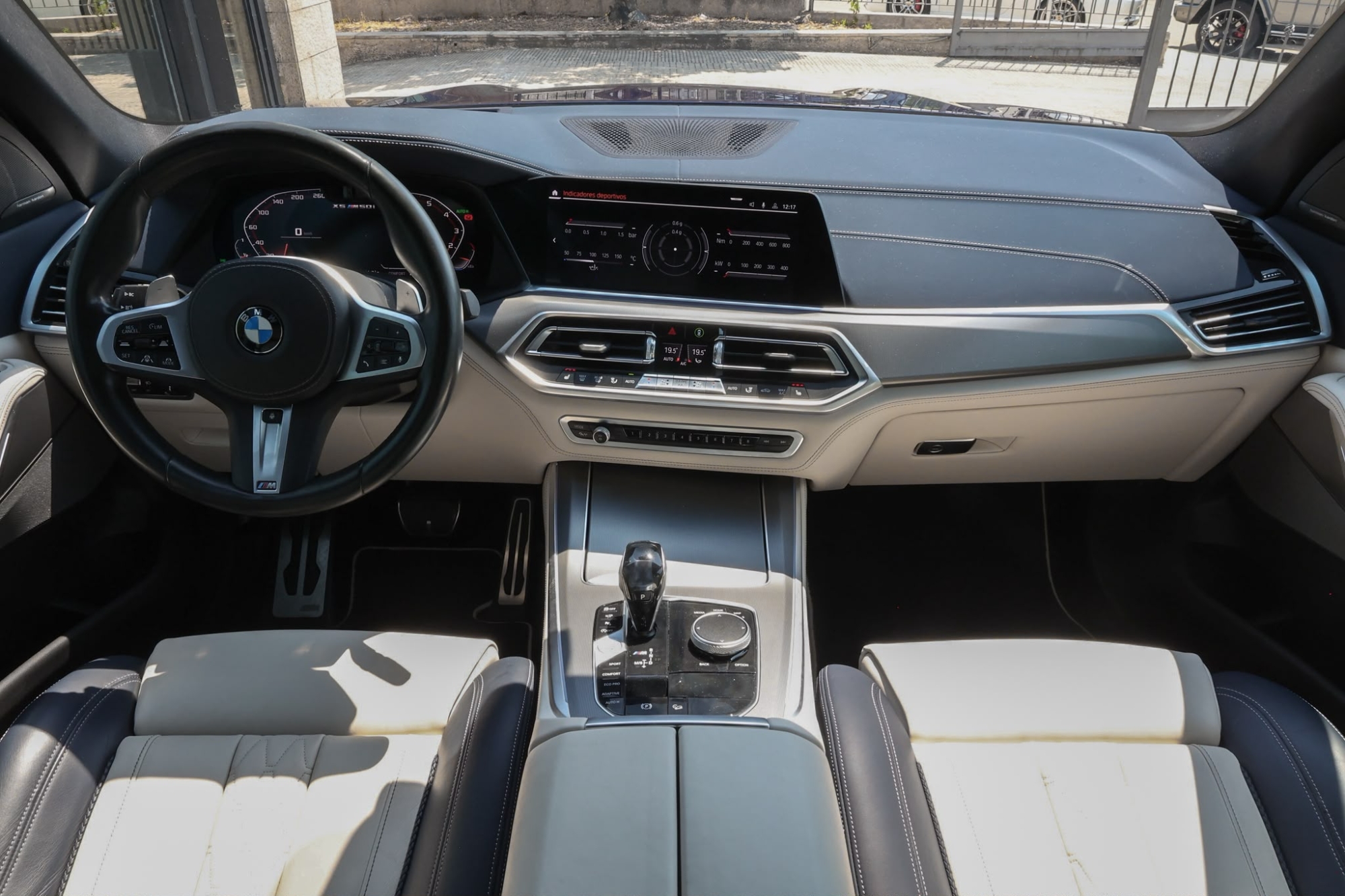 BMW X5 M50i