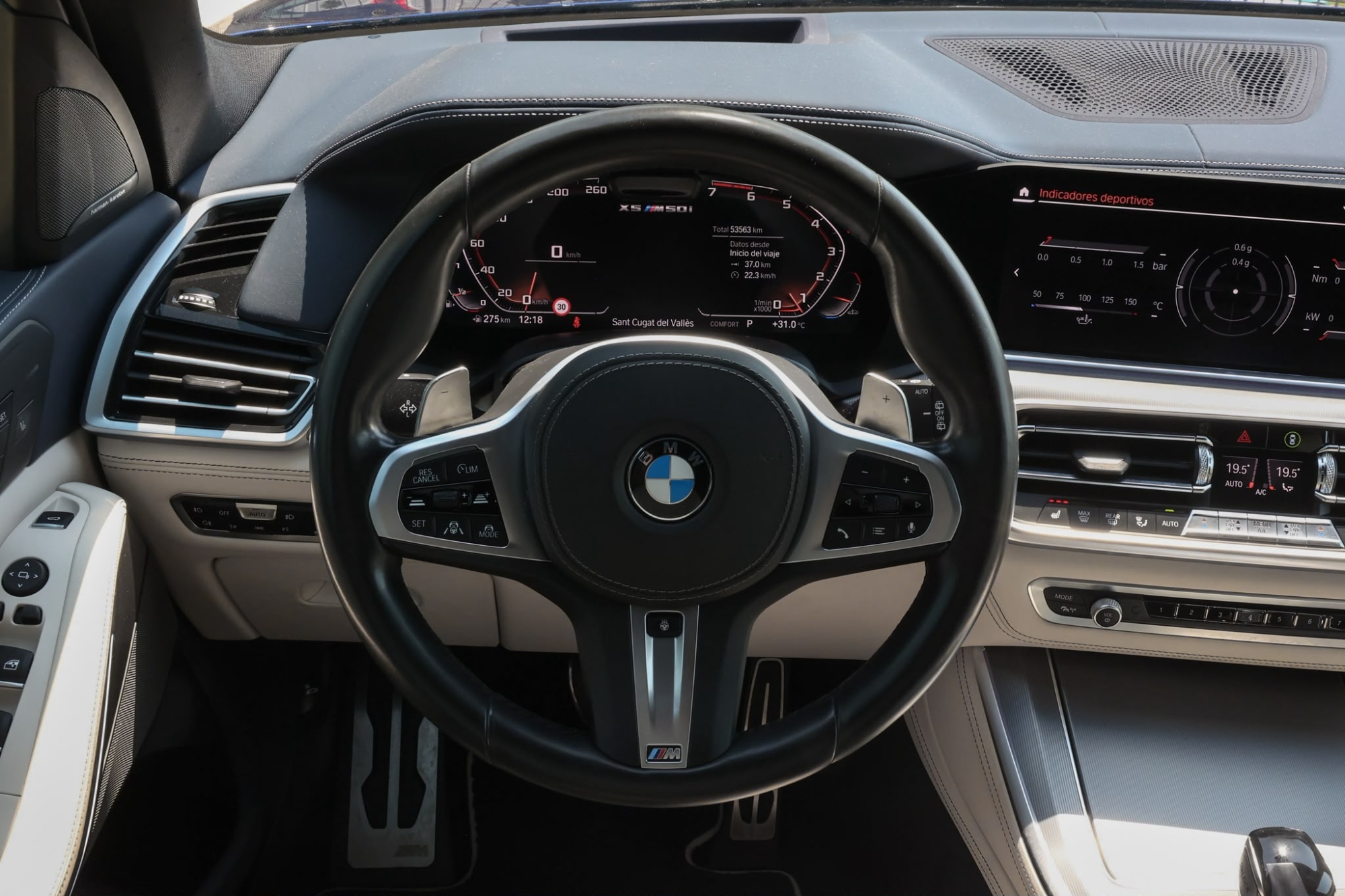 BMW X5 M50i