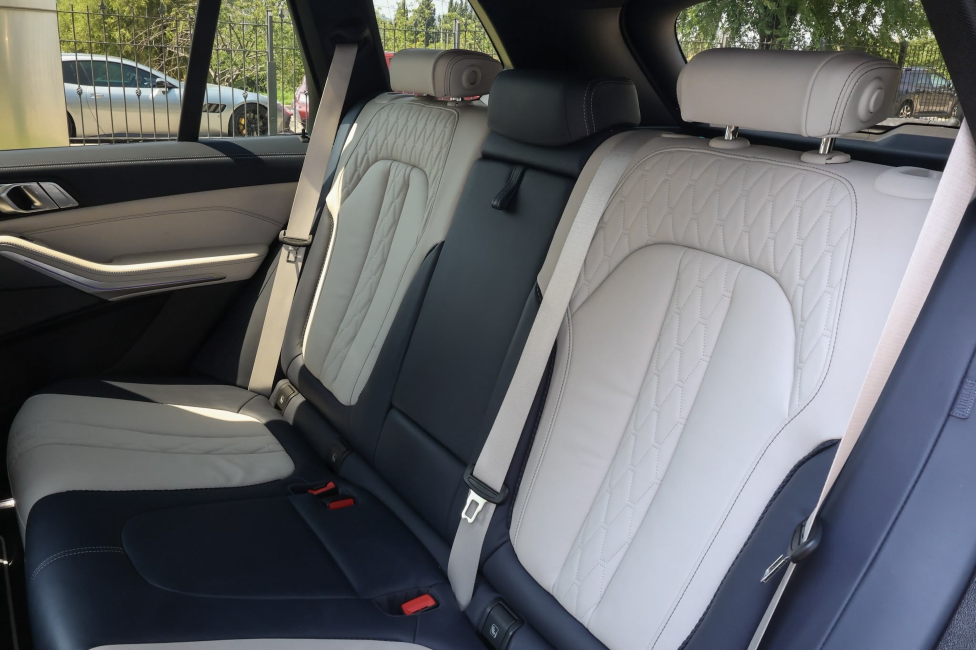 BMW X5 M50i