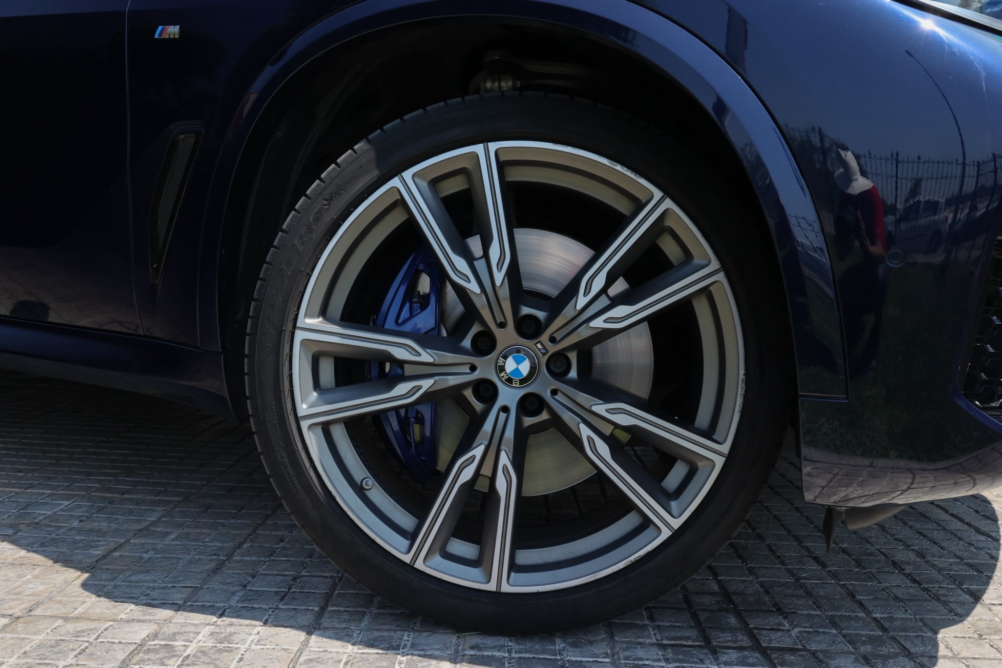 BMW X5 M50i