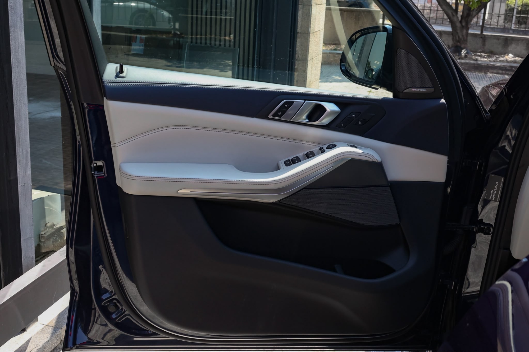 BMW X5 M50i