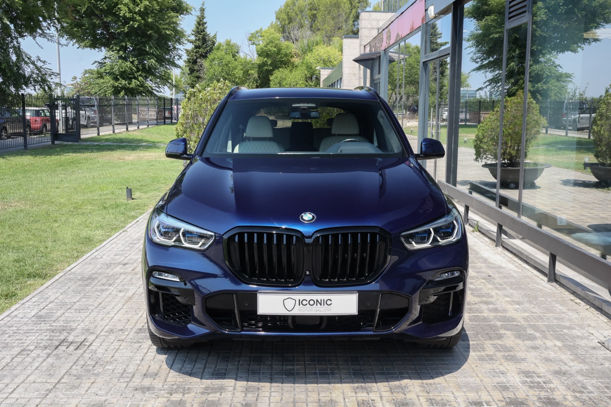 BMW X5 M50i