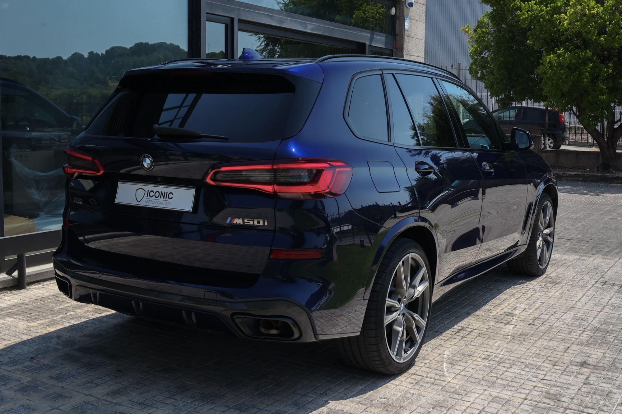 BMW X5 M50i