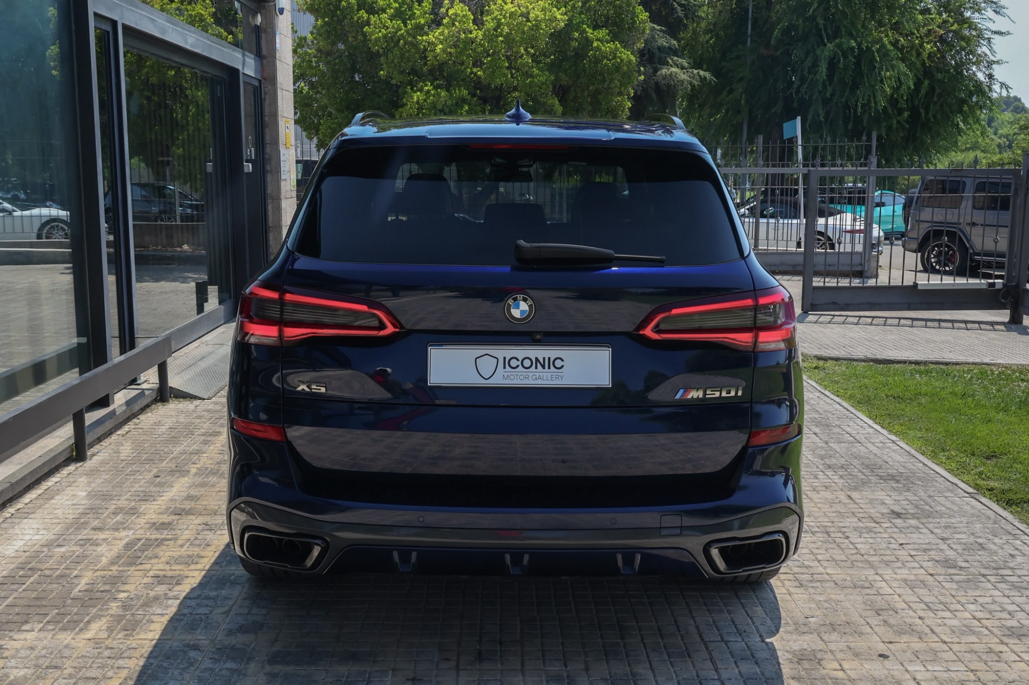 BMW X5 M50i