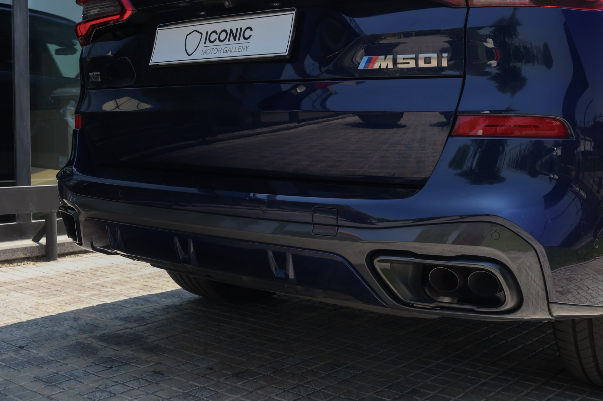 BMW X5 M50i