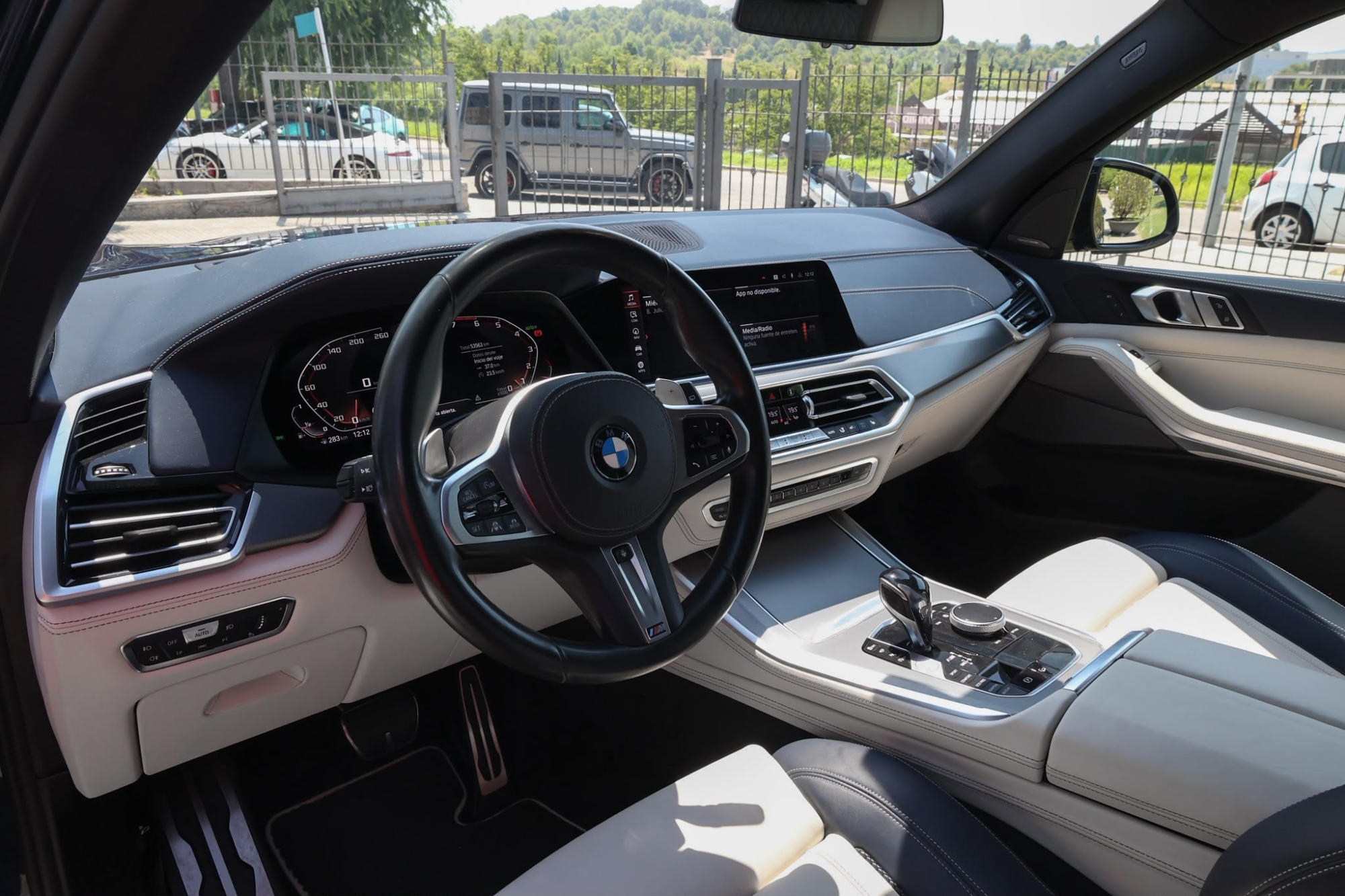 BMW X5 M50i