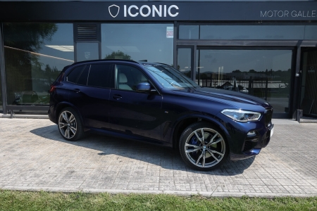 BMW X5 M50i