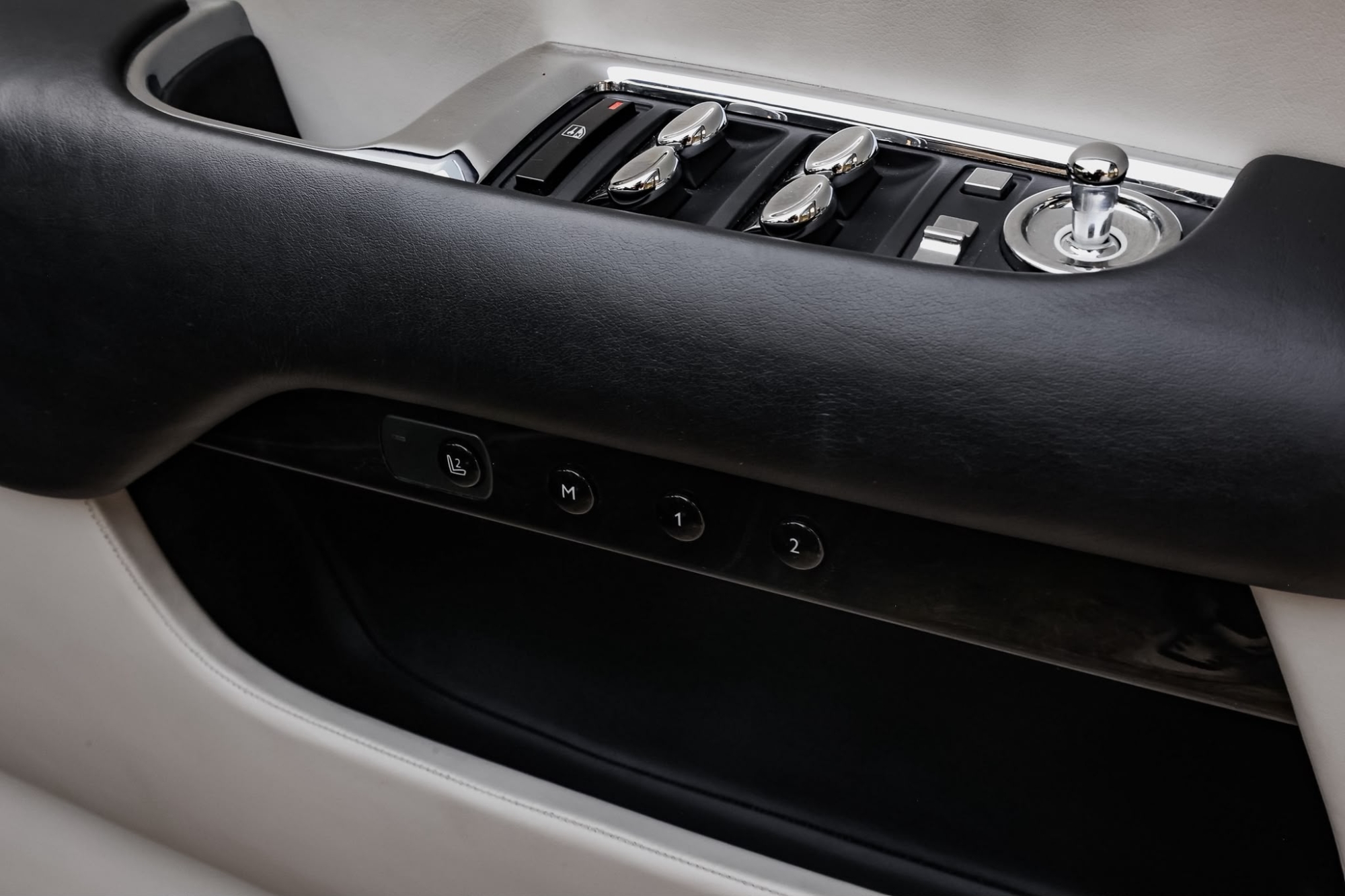 ROLLS-ROYCE WRAITH