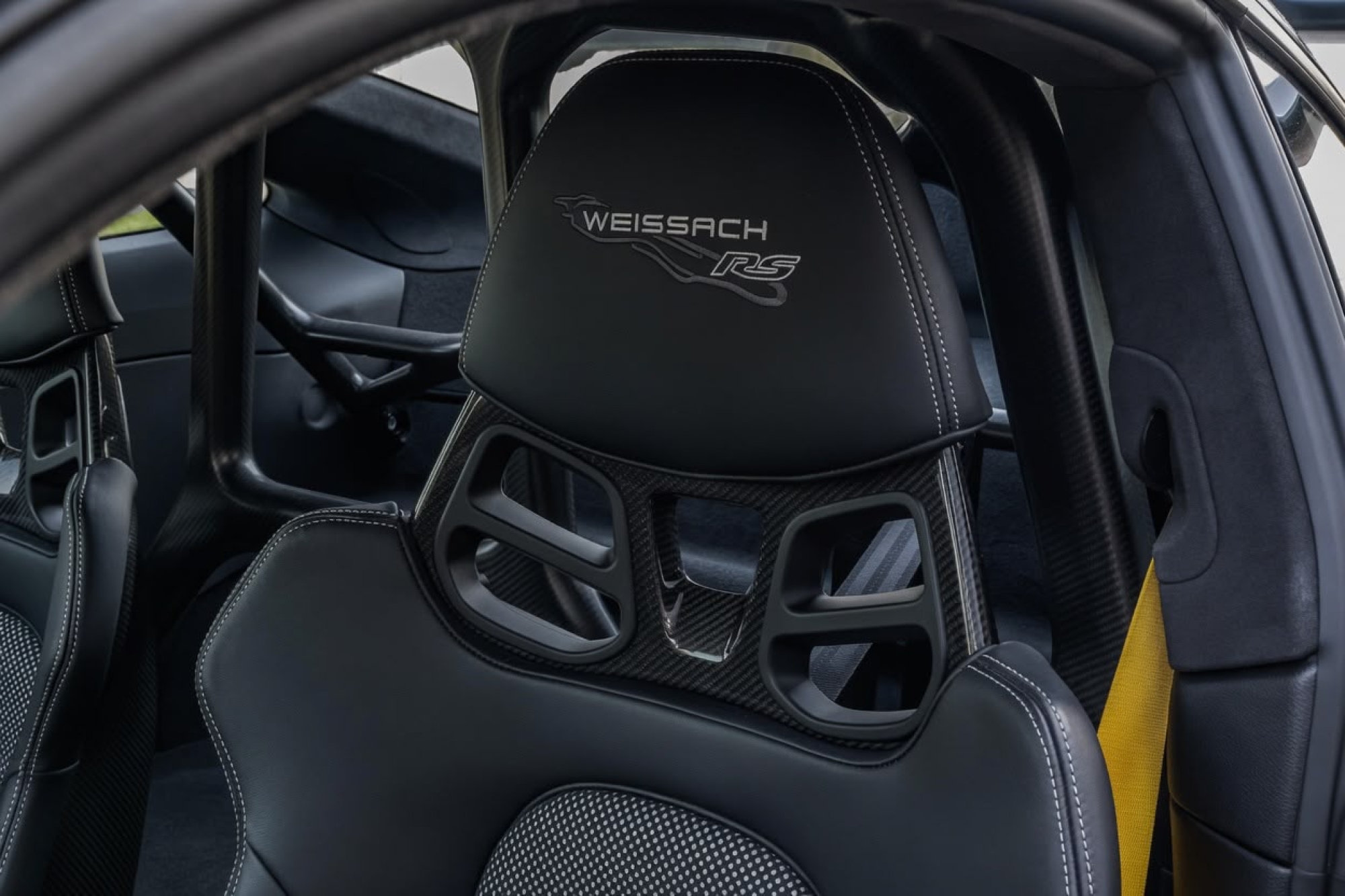 PORSCHE 911 992 GT3 RS WEISSACH PACKAGE