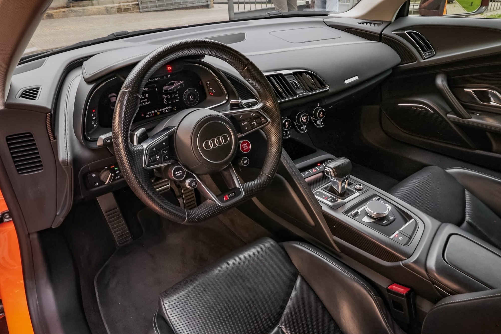 AUDI R8 V10 PLUS