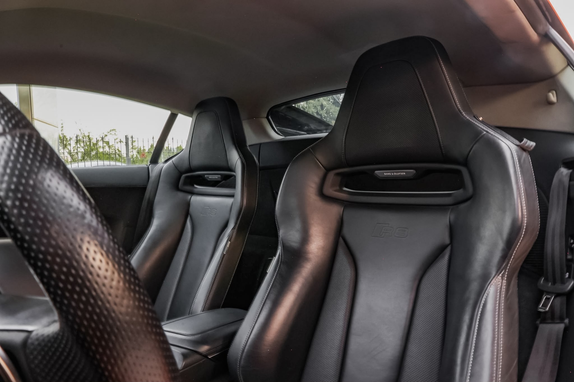 AUDI R8 V10 PLUS