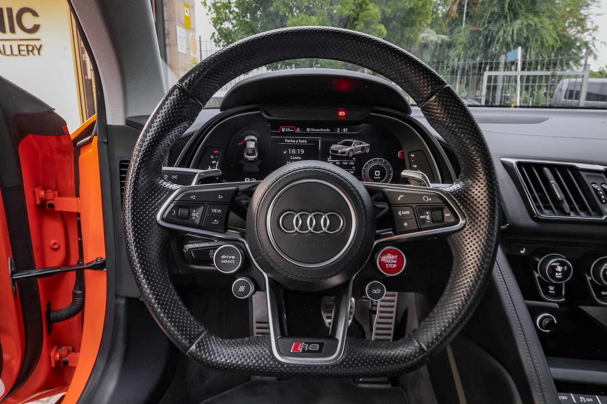 AUDI R8 V10 PLUS