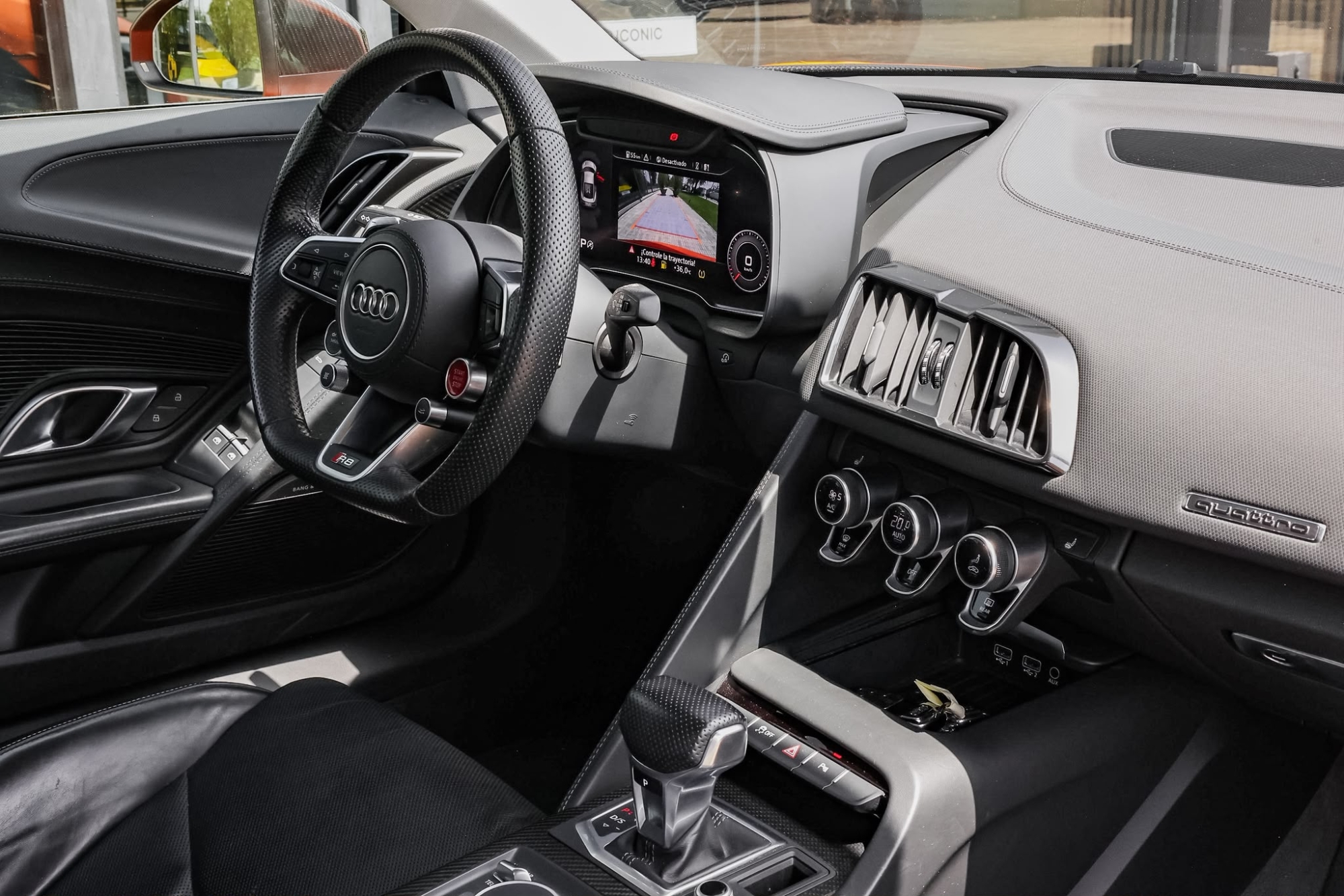 AUDI R8 V10 PLUS