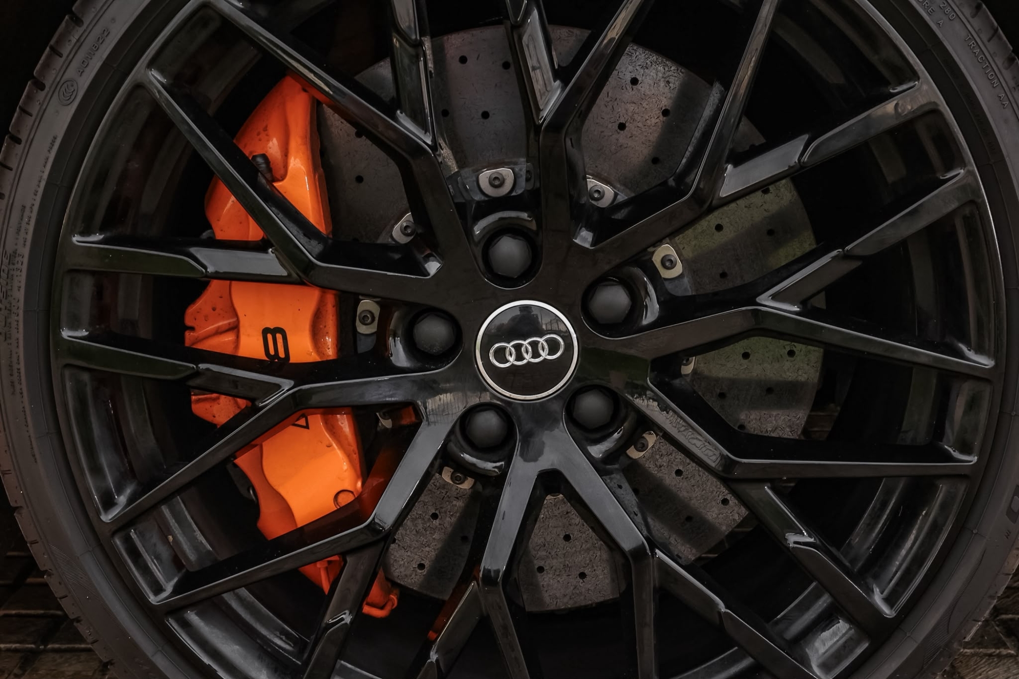 AUDI R8 V10 PLUS