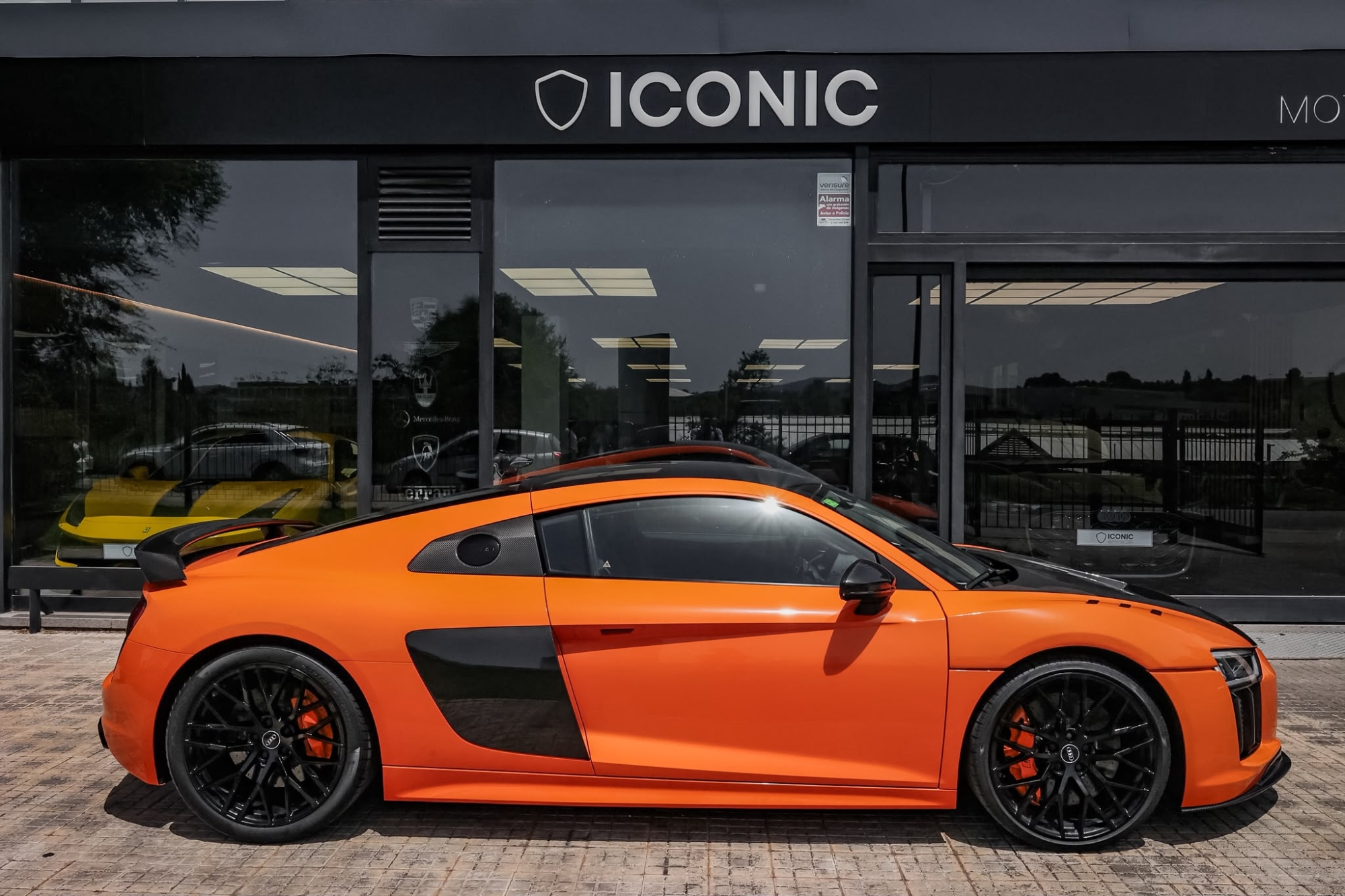 AUDI R8 V10 PLUS