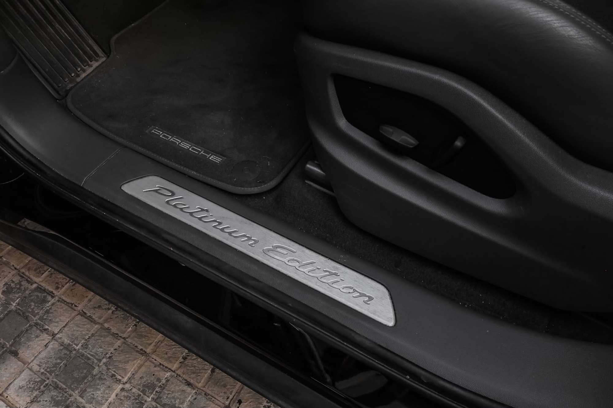 PORSCHE CAYENNE PLATINUM EDITION