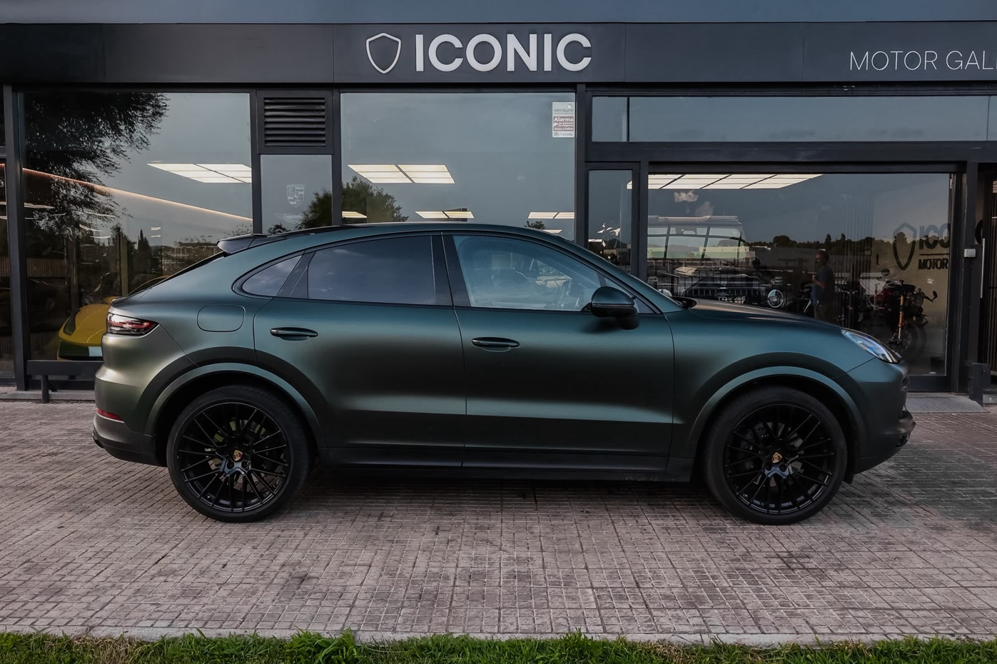 PORSCHE CAYENNE PLATINUM EDITION