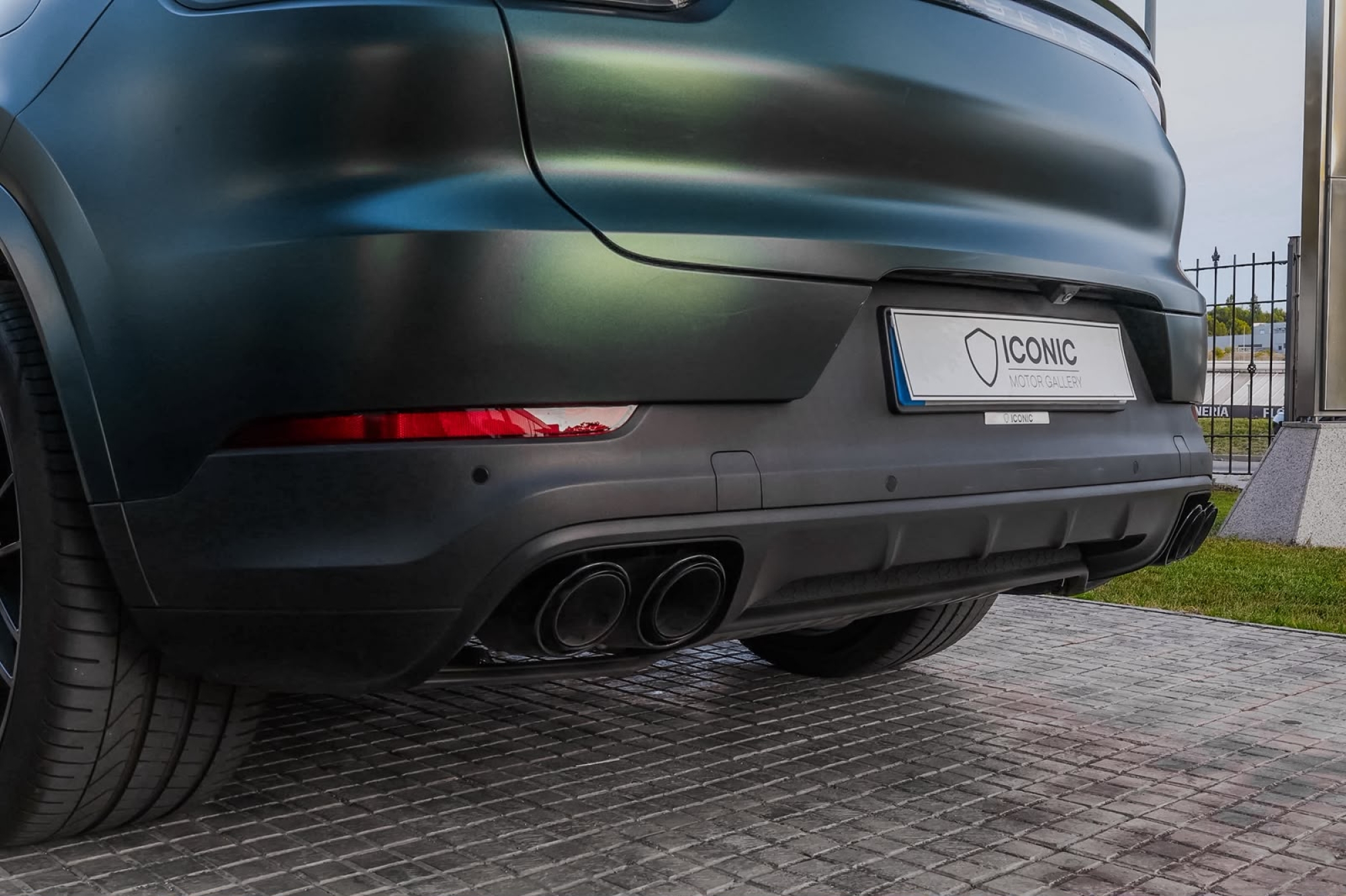 PORSCHE CAYENNE PLATINUM EDITION