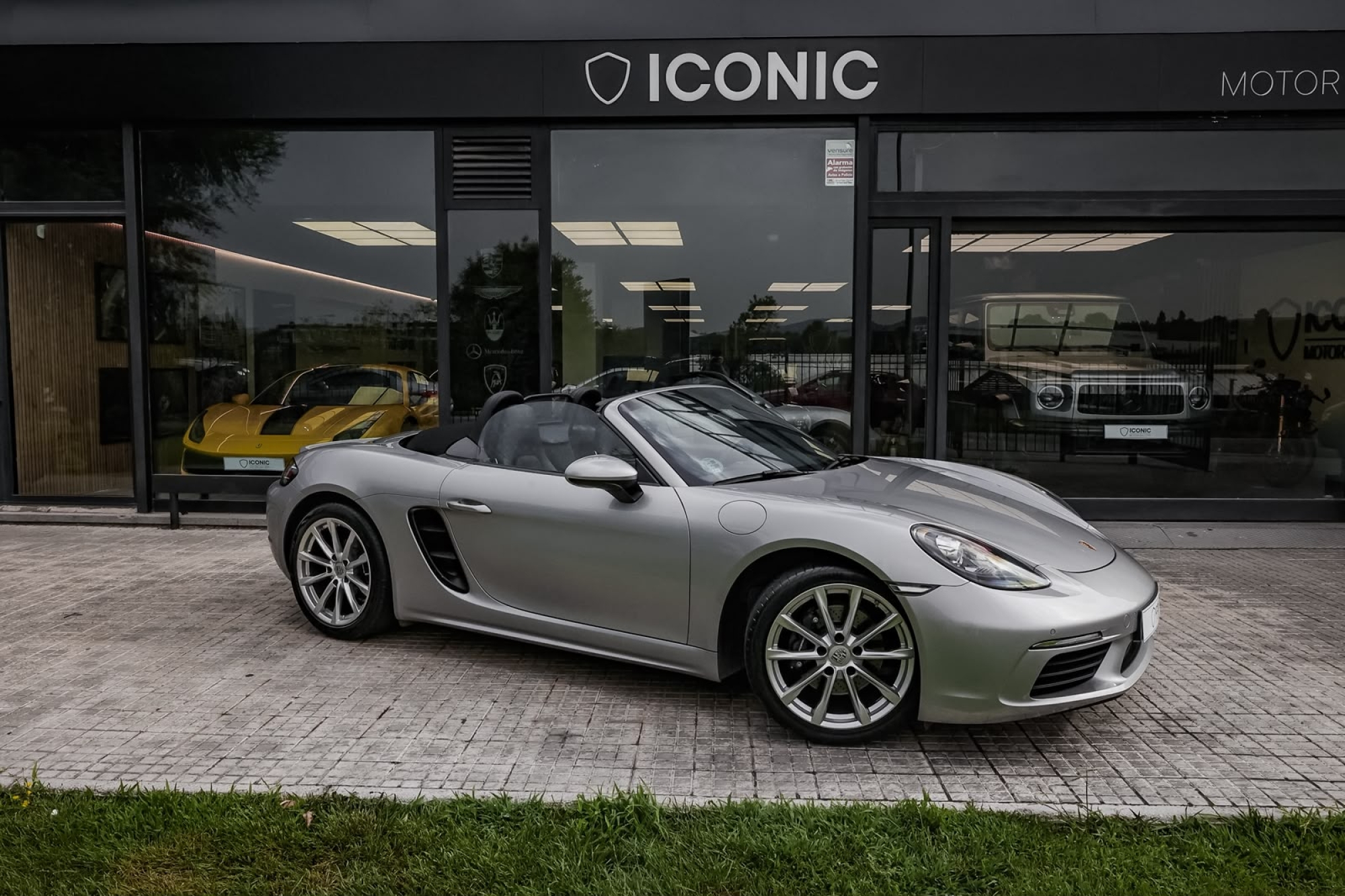PORSCHE 718 BOXSTER