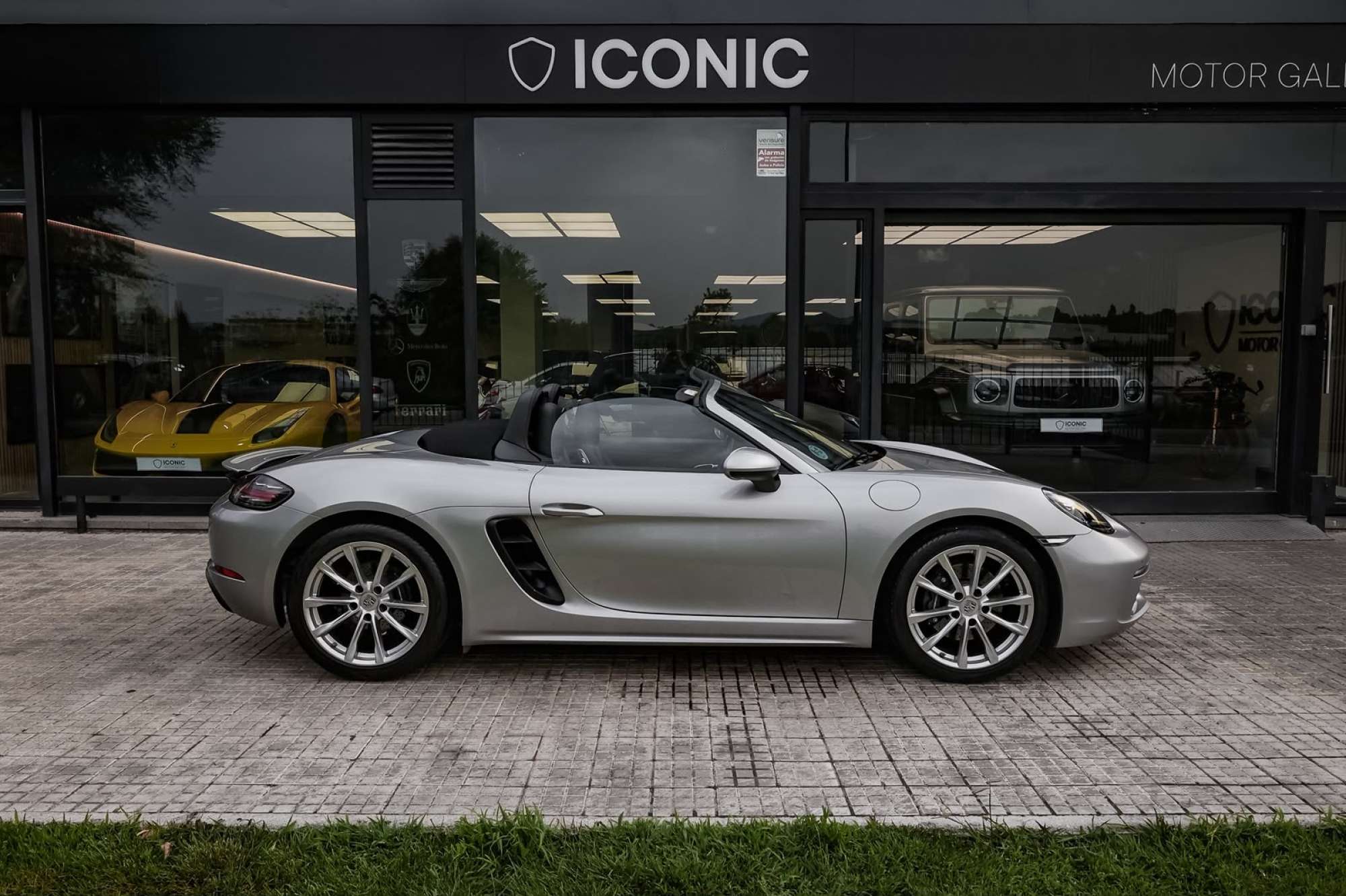 PORSCHE 718 BOXSTER