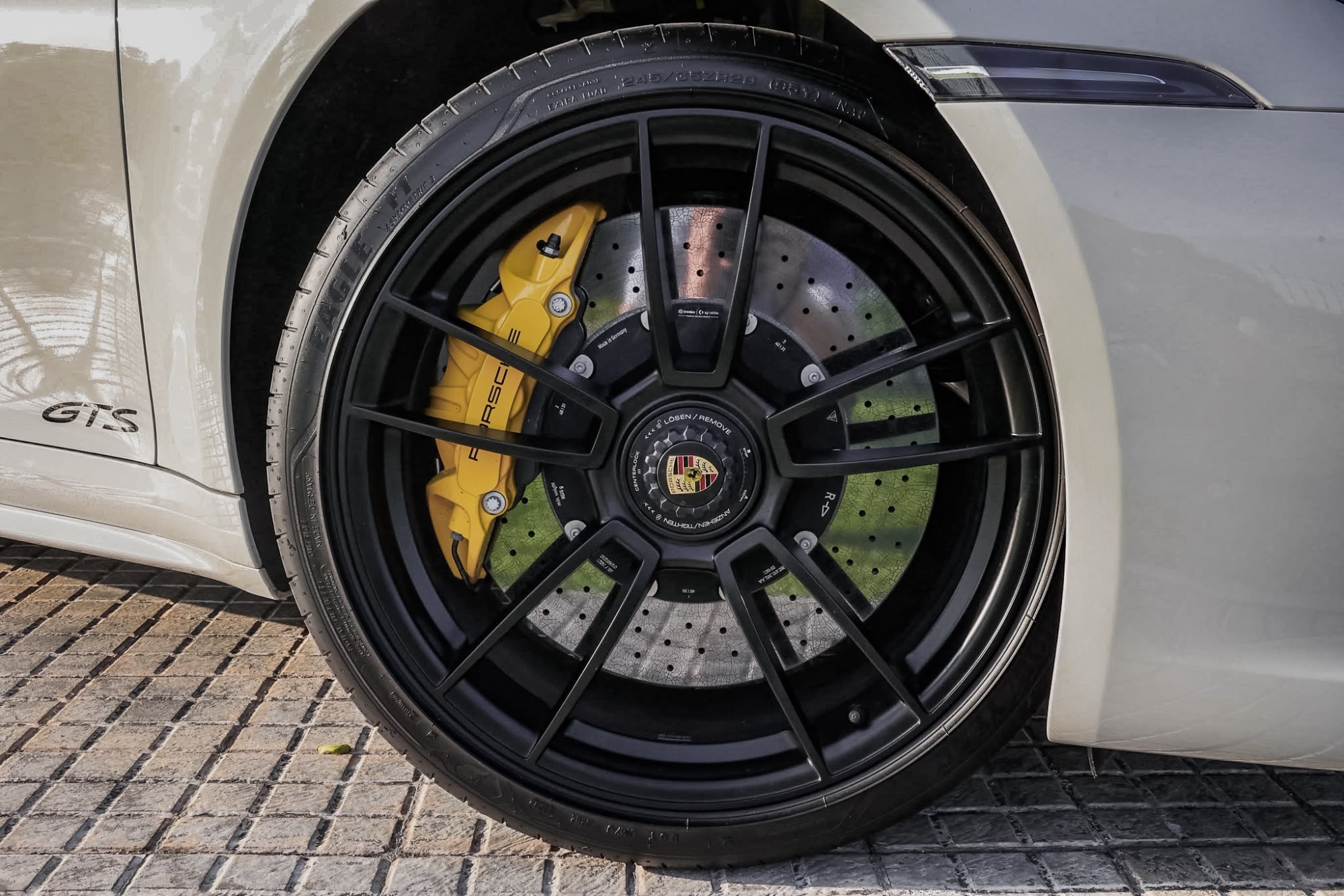 PORSCHE 911 992 CARRERA 4 GTS