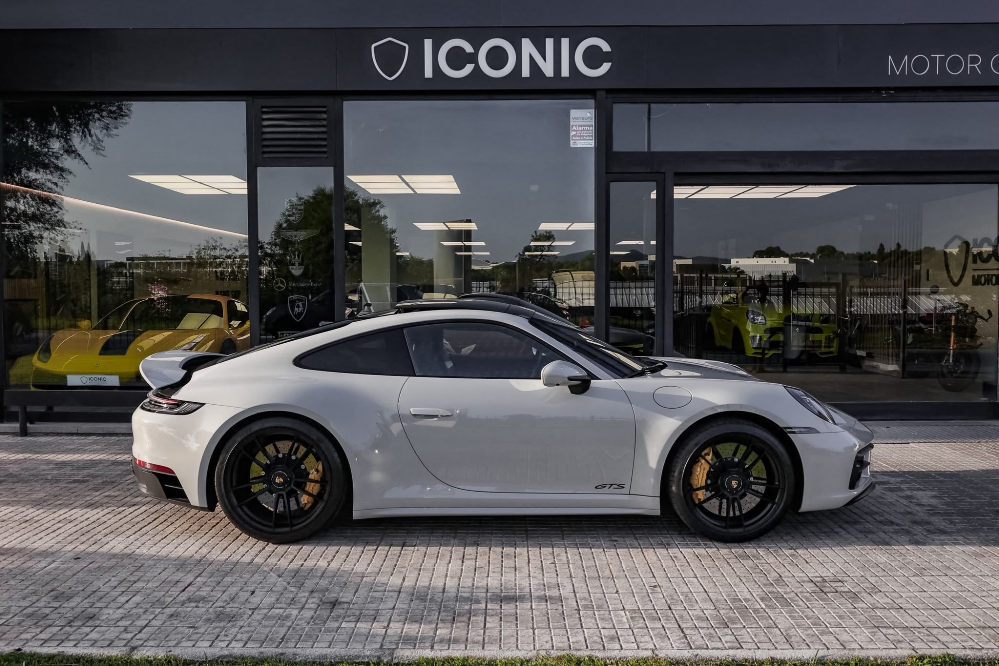 PORSCHE 911 992 CARRERA 4 GTS