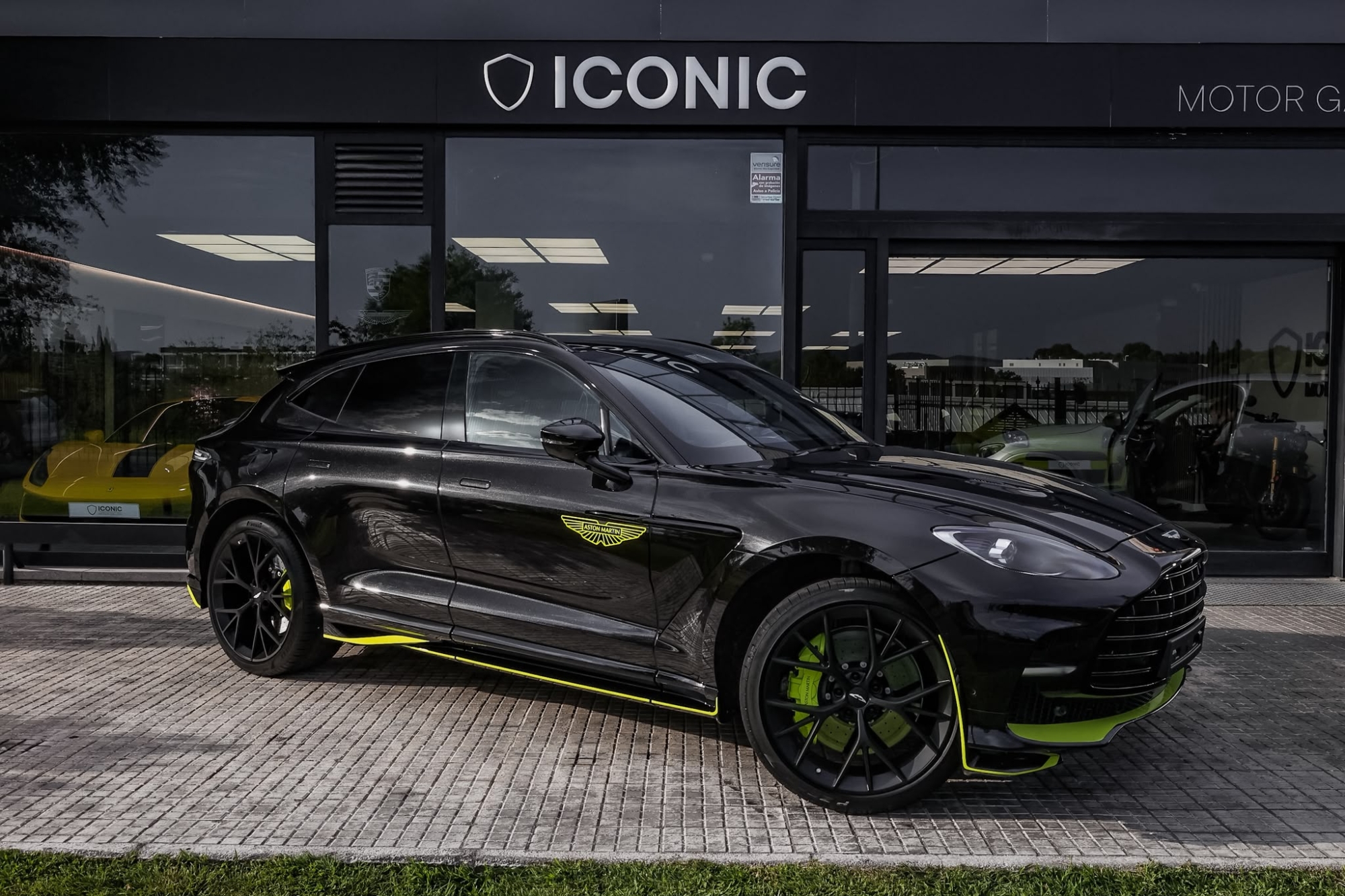 ASTON MARTIN DBX707 AMR24
