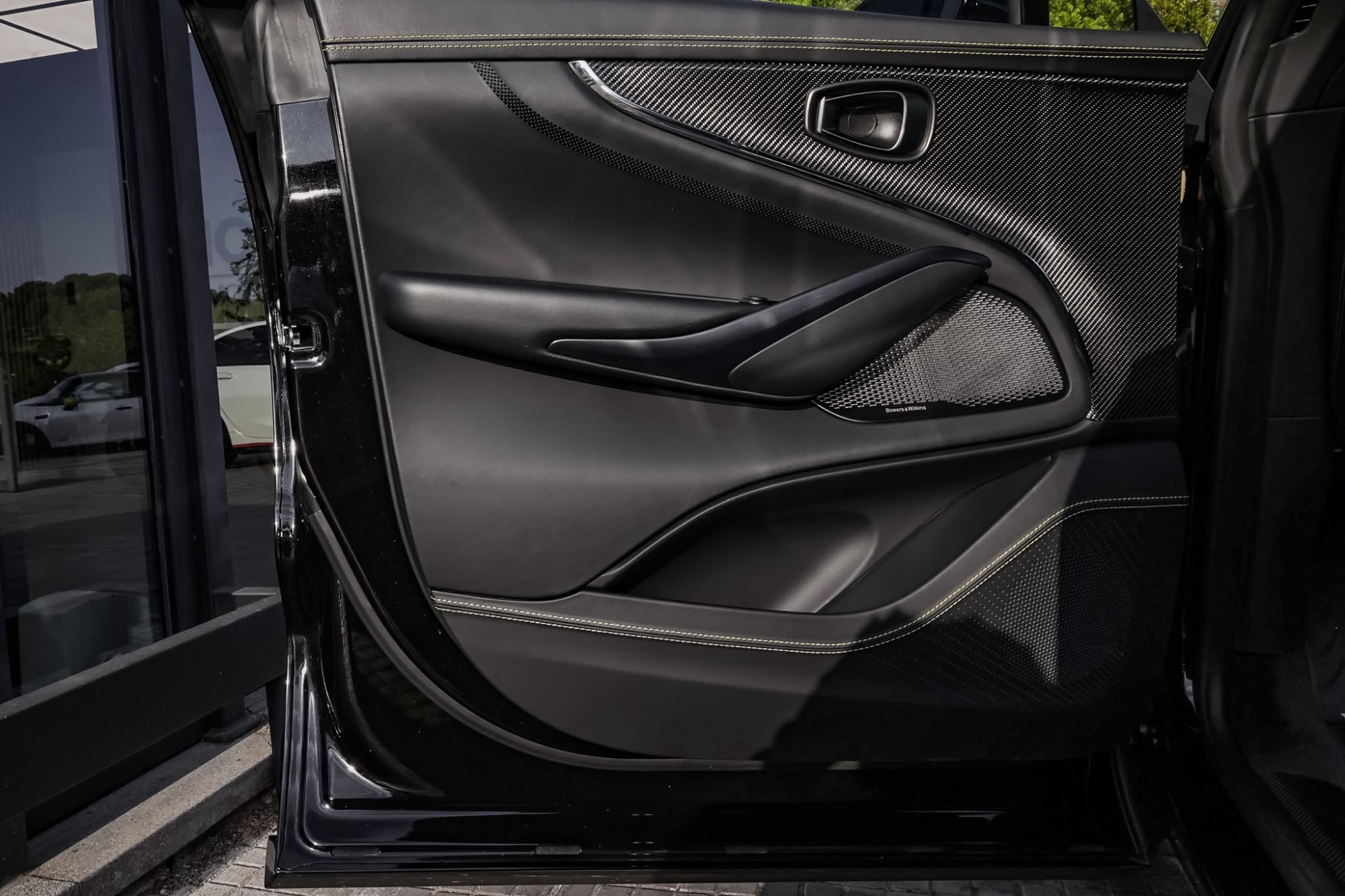 ASTON MARTIN DBX707 AMR24