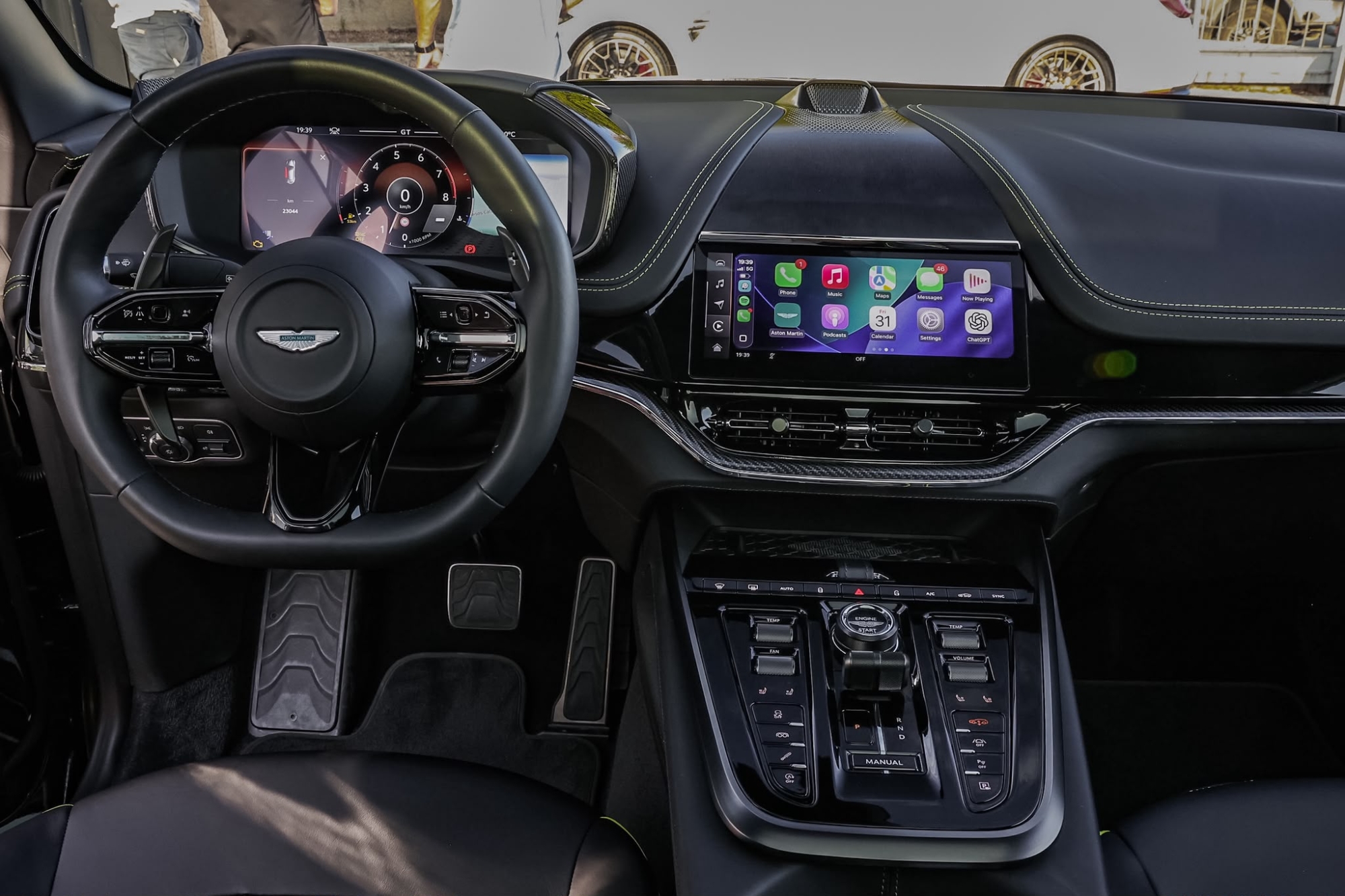 ASTON MARTIN DBX707 AMR24