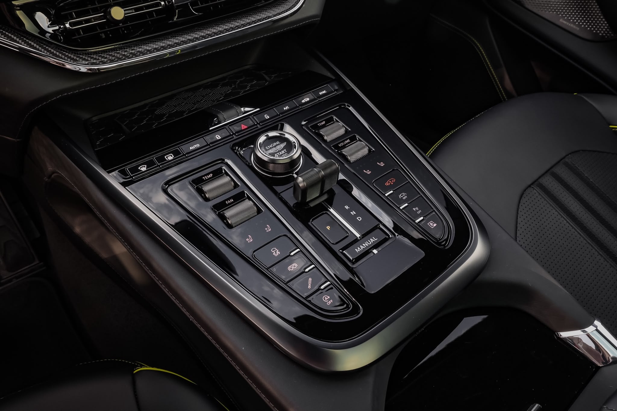 ASTON MARTIN DBX707 AMR24