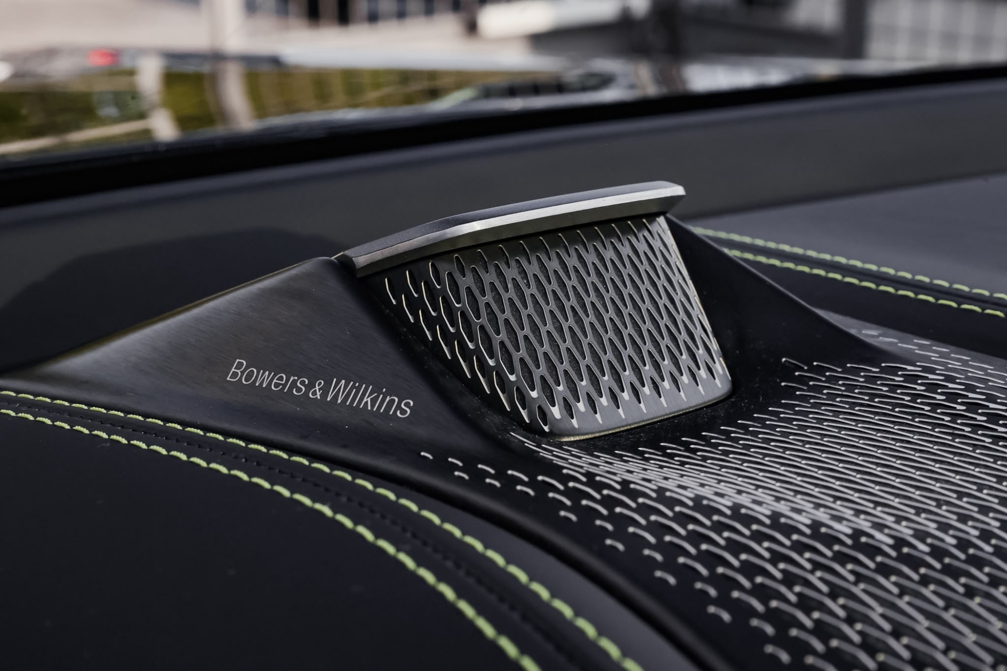 ASTON MARTIN DBX707 AMR24