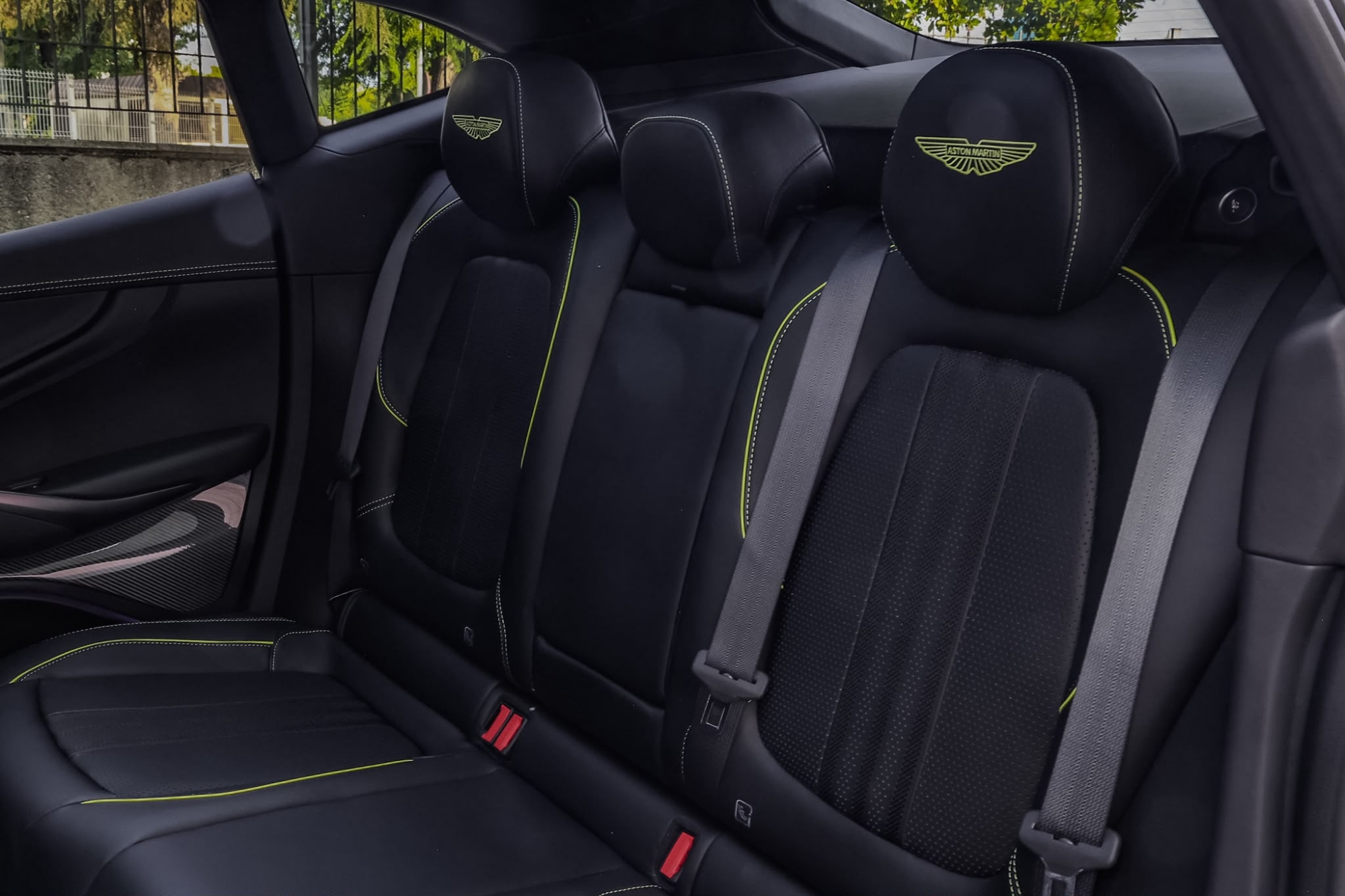 ASTON MARTIN DBX707 AMR24